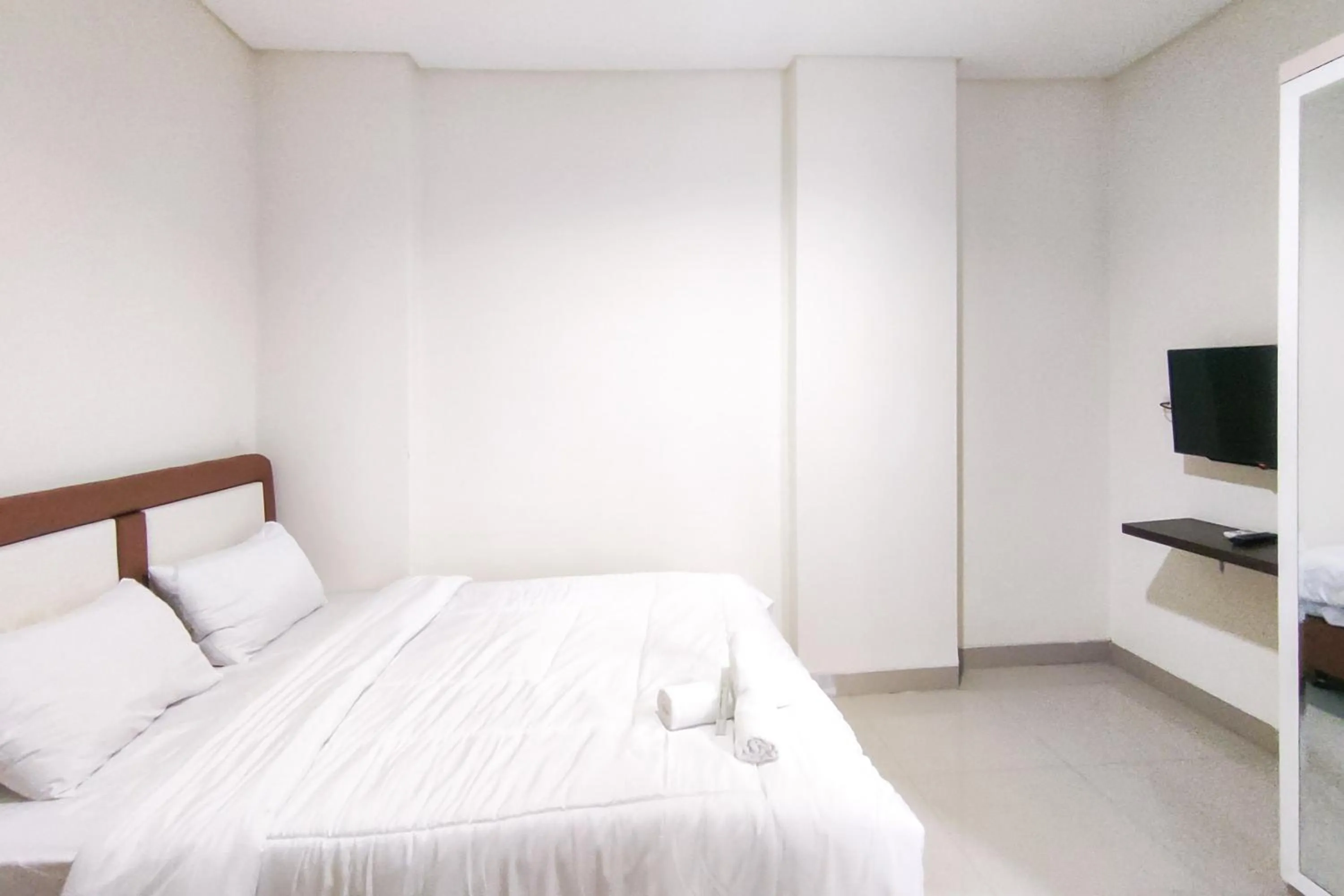 Bedroom, Bed in RedDoorz Plus Near ICE BSD Minerva