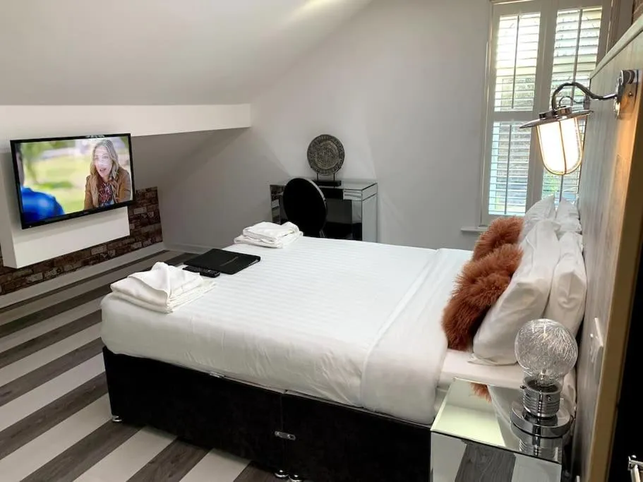 Bed in Ivy Mount Boutique