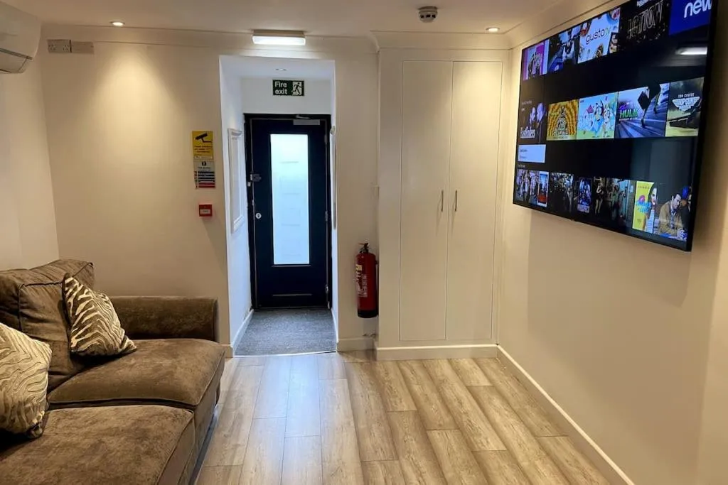 Communal lounge/ TV room in Ivy Mount Boutique