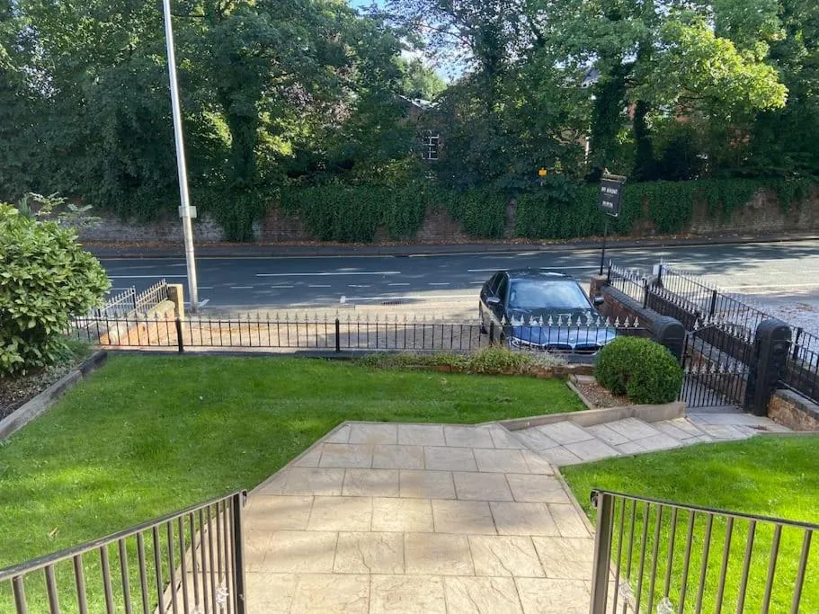 Neighbourhood in Ivy Mount Boutique