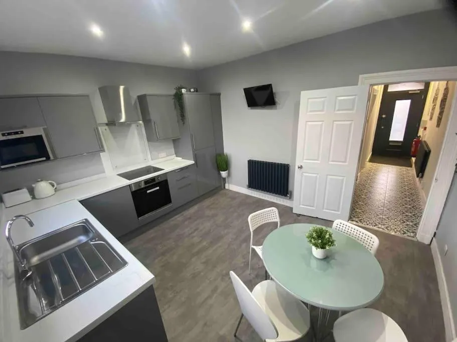 Kitchen or kitchenette in Ivy Mount Boutique