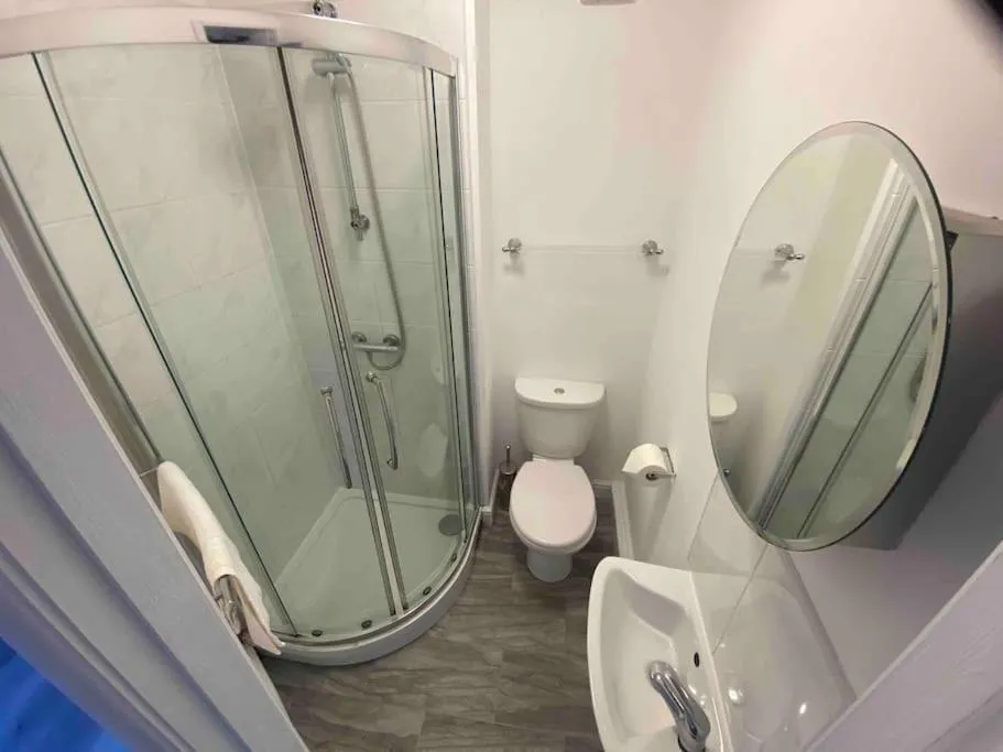 Shower in Ivy Mount Boutique