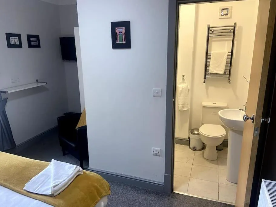 Shower in Ivy Mount Boutique