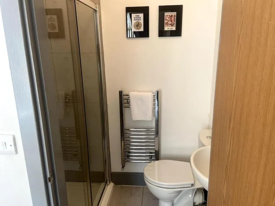 Shower in Ivy Mount Boutique