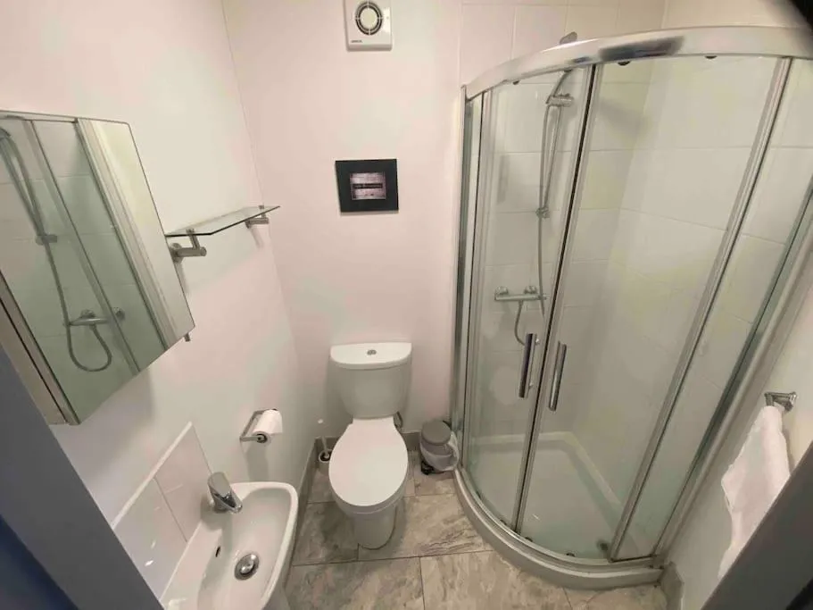 Shower in Ivy Mount Boutique