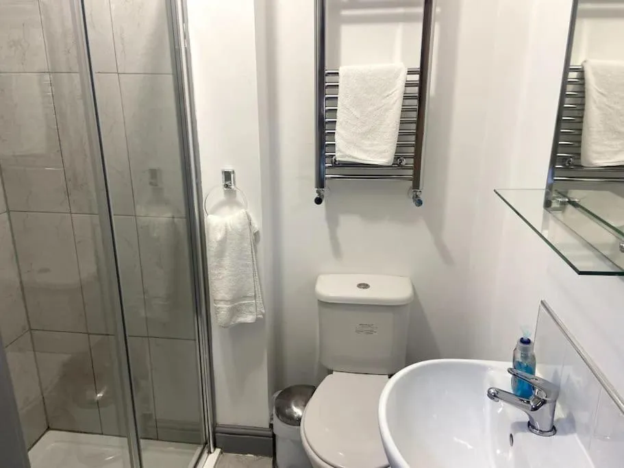 Shower in Ivy Mount Boutique