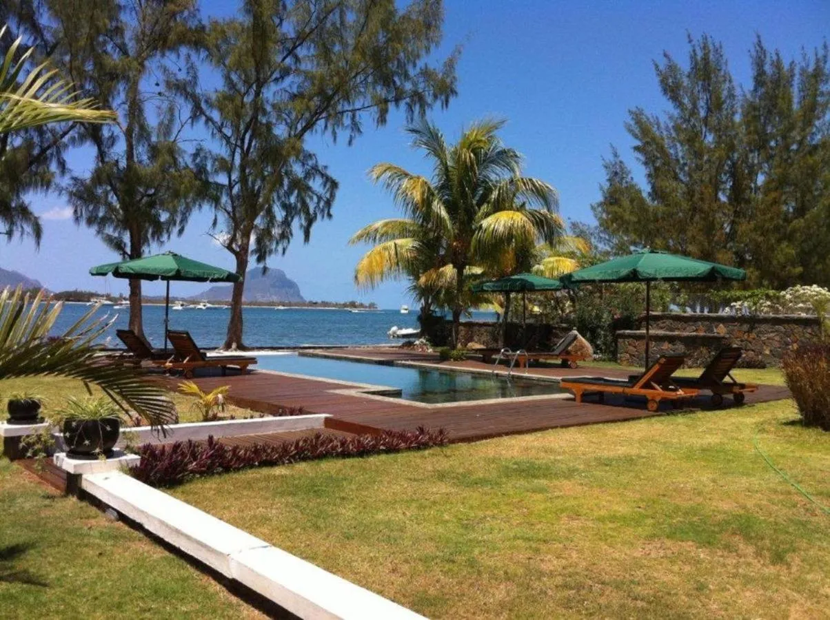 Pool view in Olana Blue - Beachfront apartment