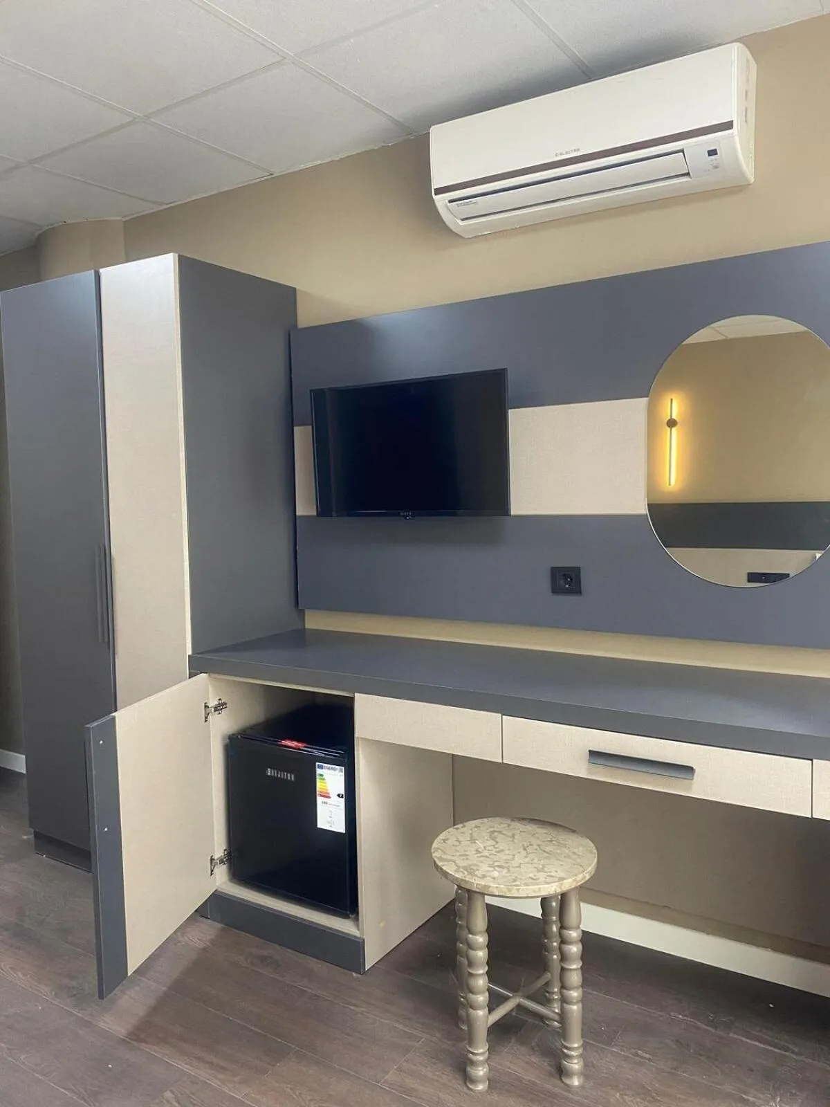 TV and multimedia in Esse Joven Hotel