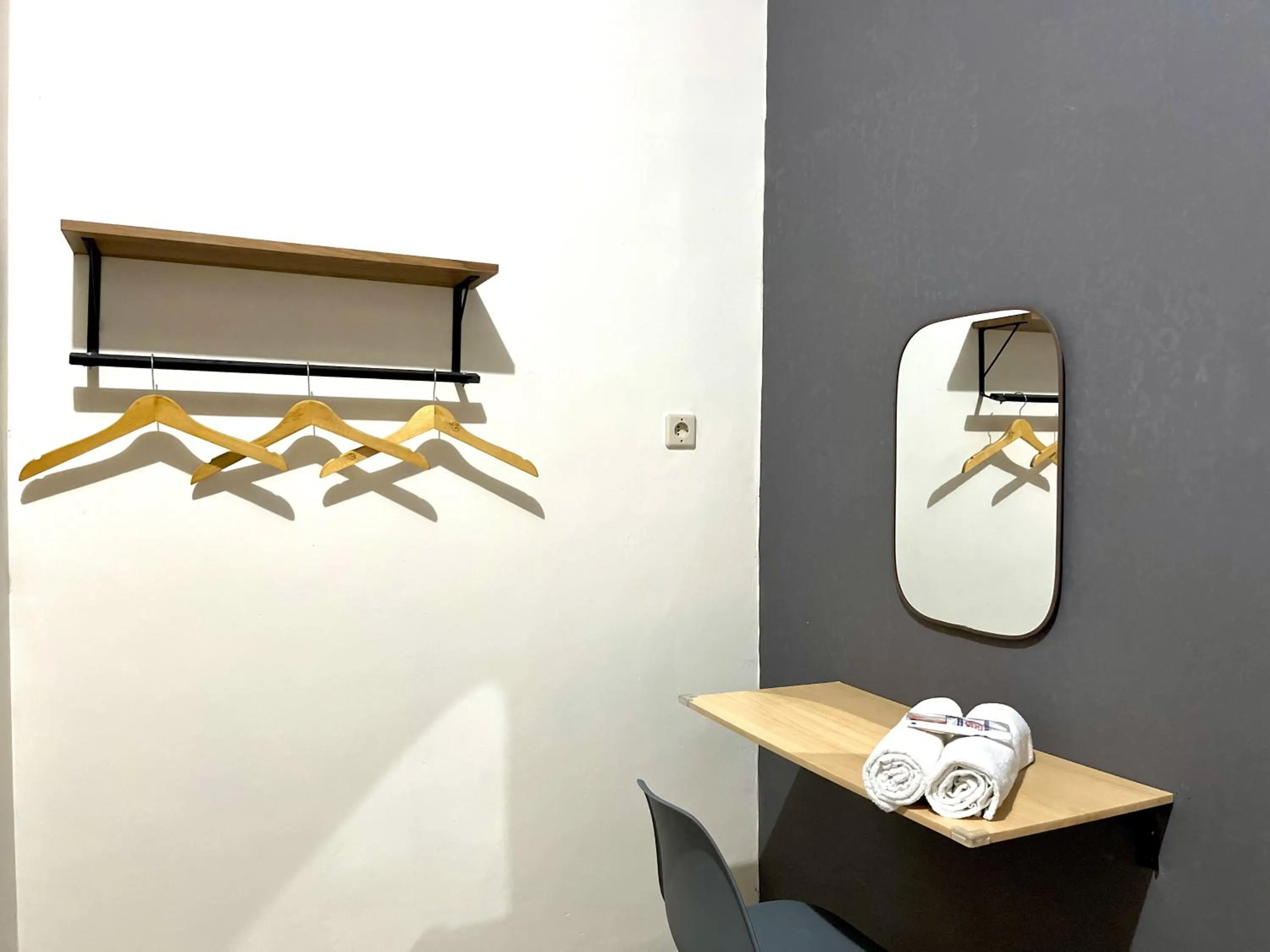 wardrobe in Urbanview De Path House Syariah Boyolali