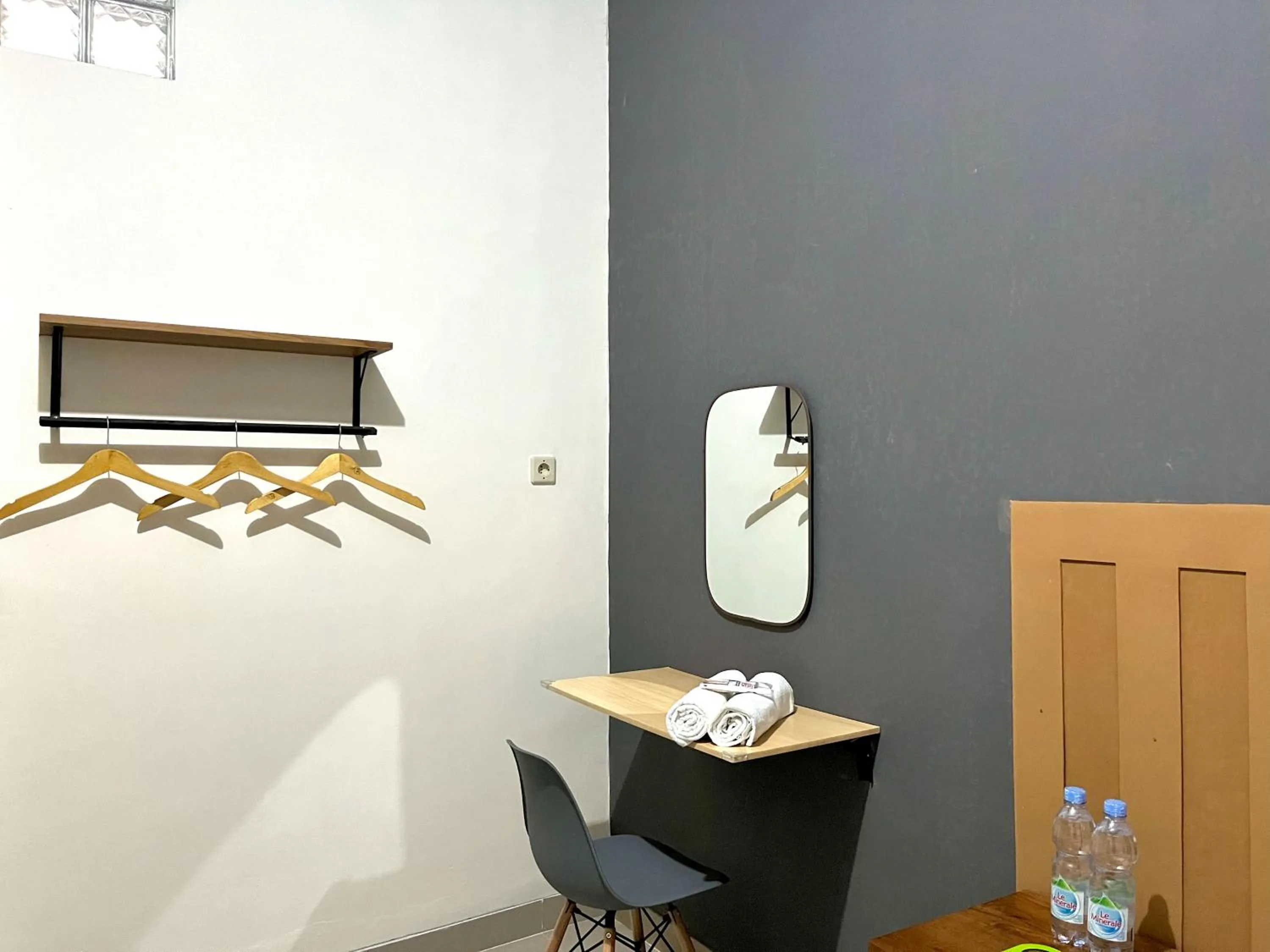 wardrobe in Urbanview De Path House Syariah Boyolali