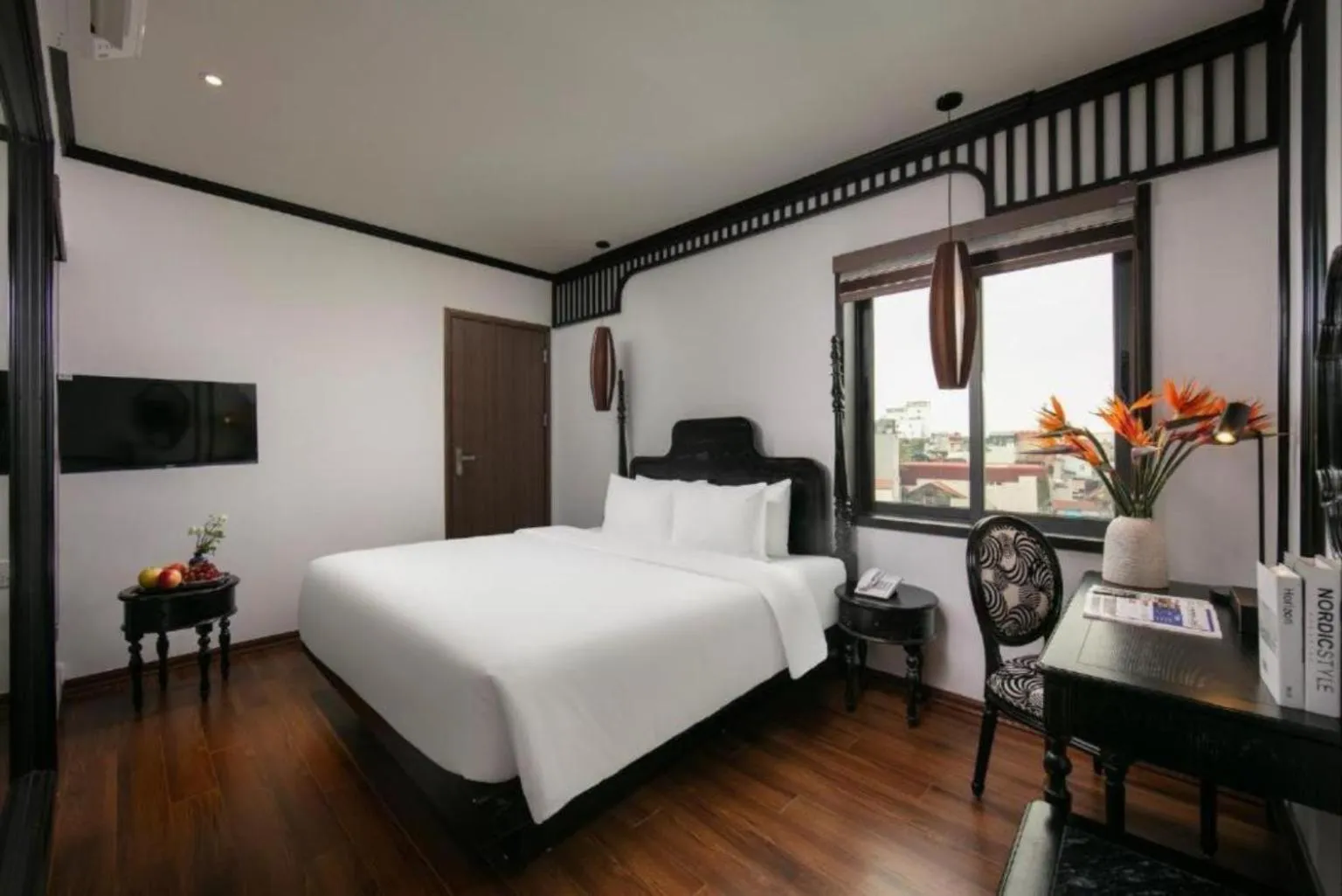 Bed in Hanoi Le Chateau Hotel & Spa