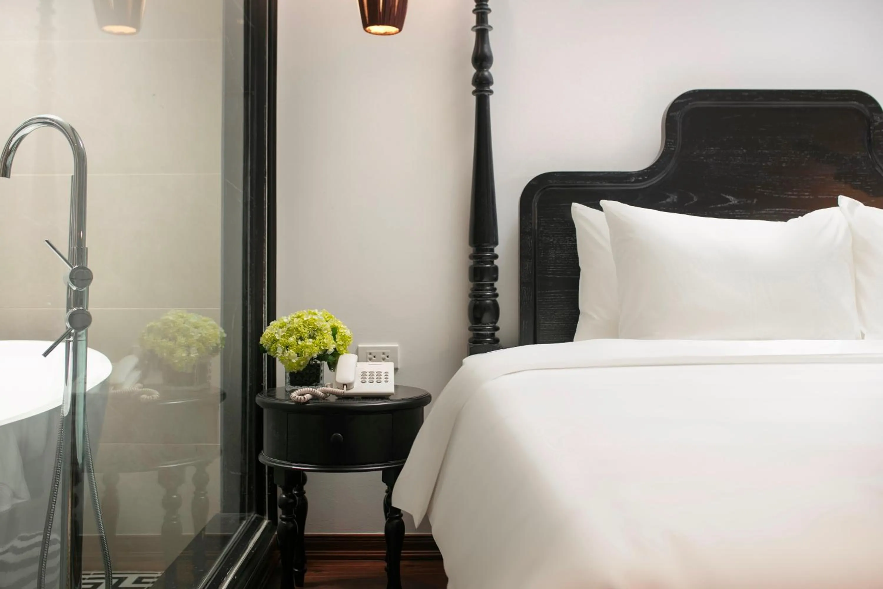 Bed in Hanoi Le Chateau Hotel & Spa