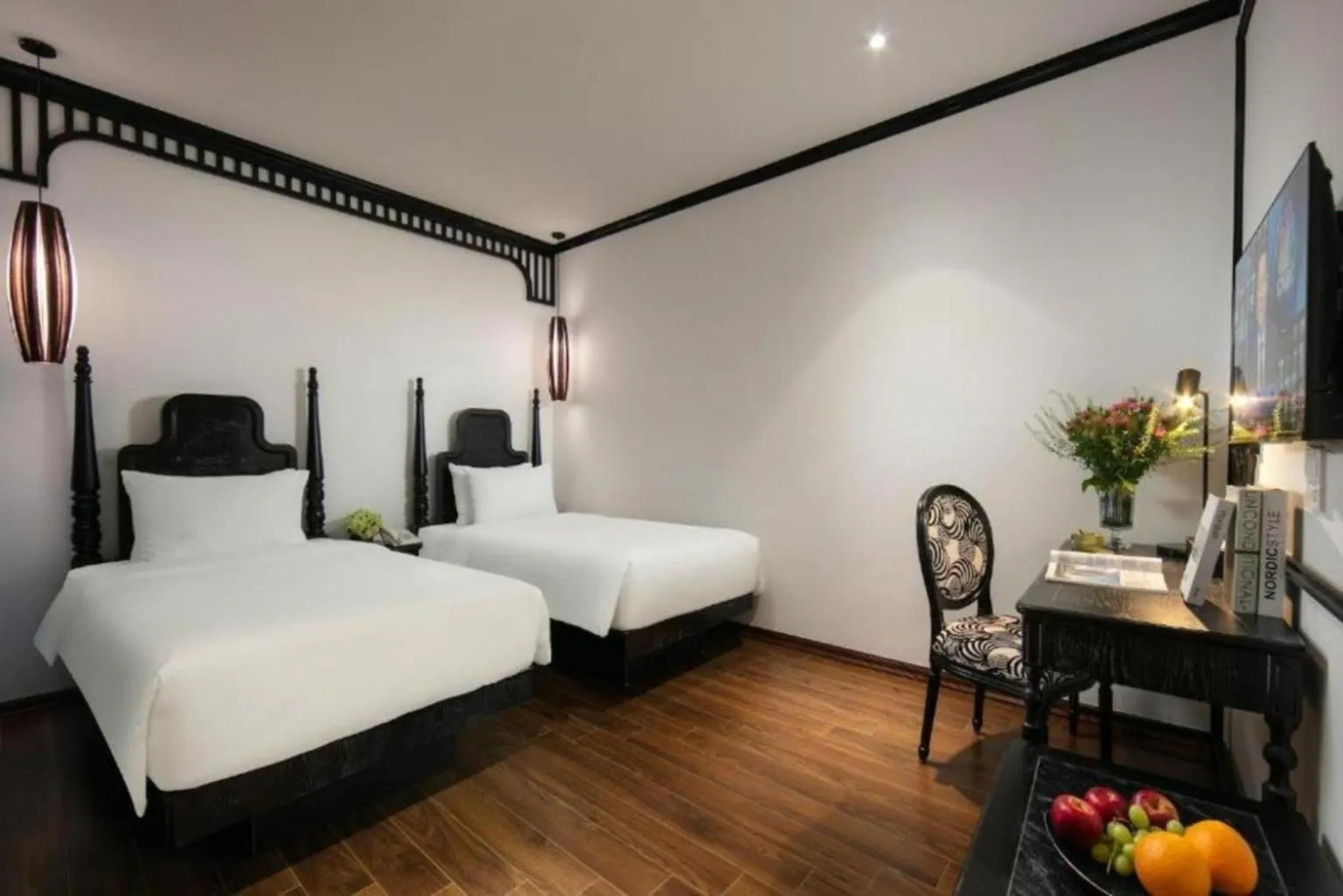 Bed in Hanoi Le Chateau Hotel & Spa