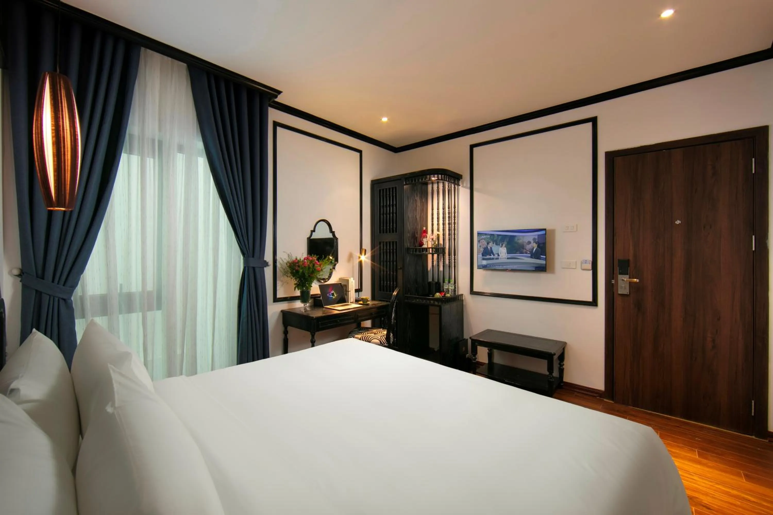 Bed in Hanoi Le Chateau Hotel & Spa