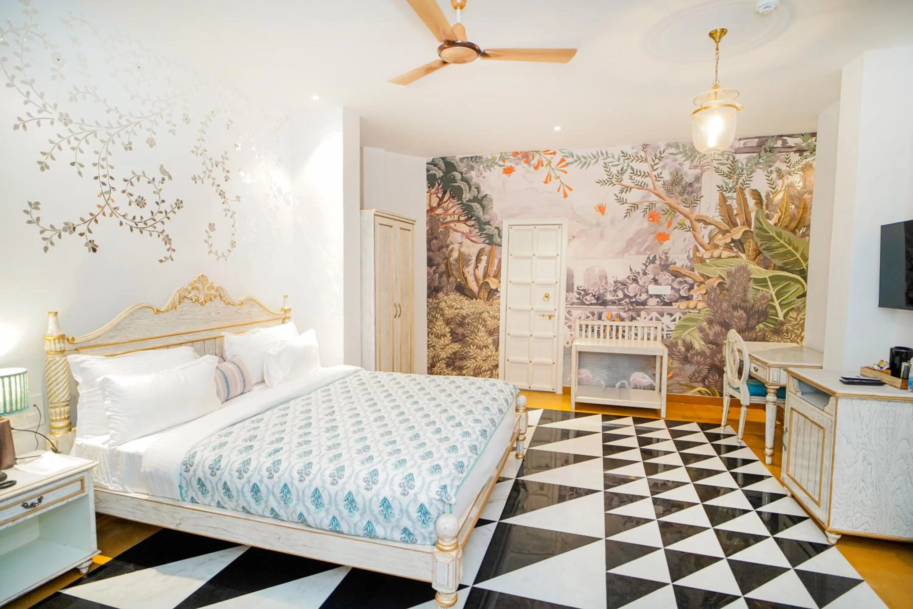 Night, Bed in Grandrosse Boutique - Pichola Lake Facing Hotel