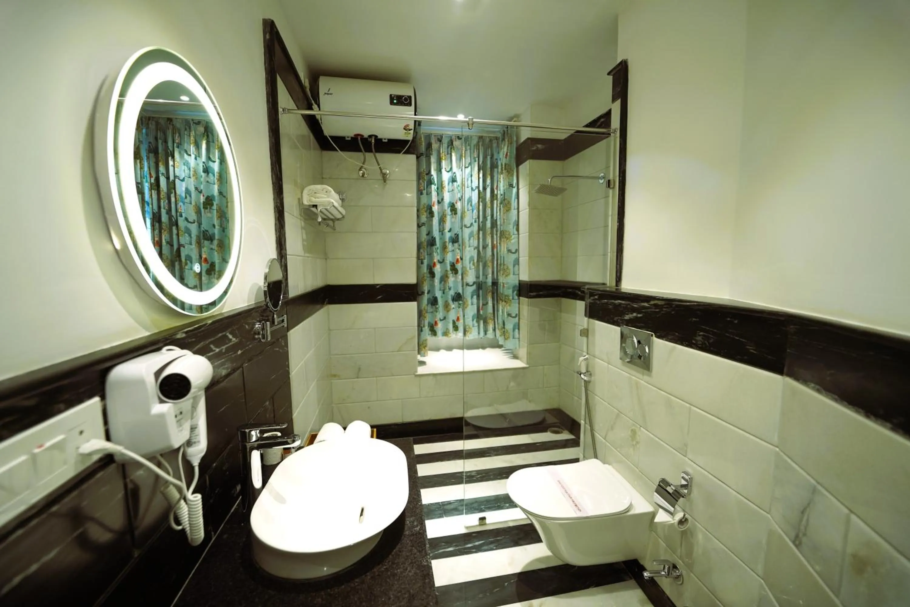 Shower in Grandrosse Boutique - Pichola Lake Facing Hotel