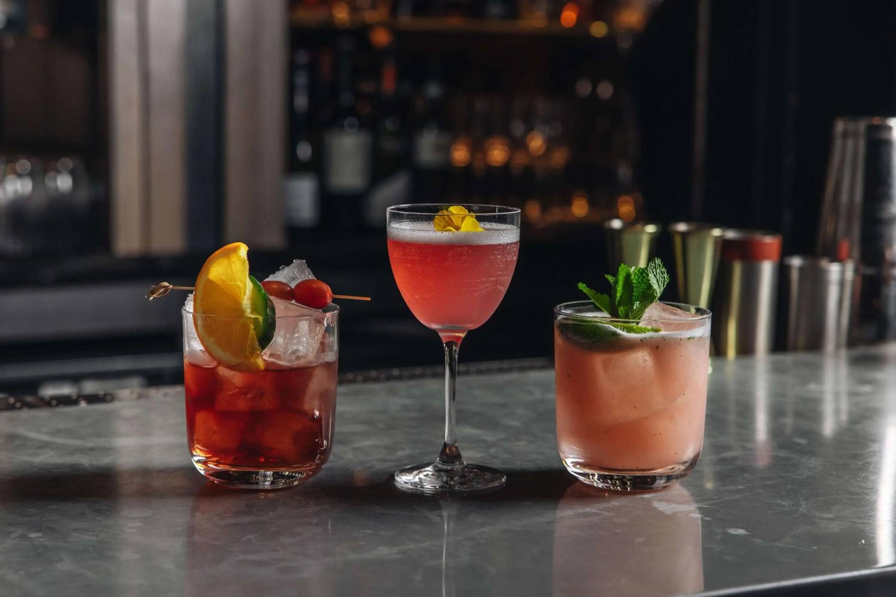 Lounge or bar in Radisson Blu Hotel, London Mercer Street