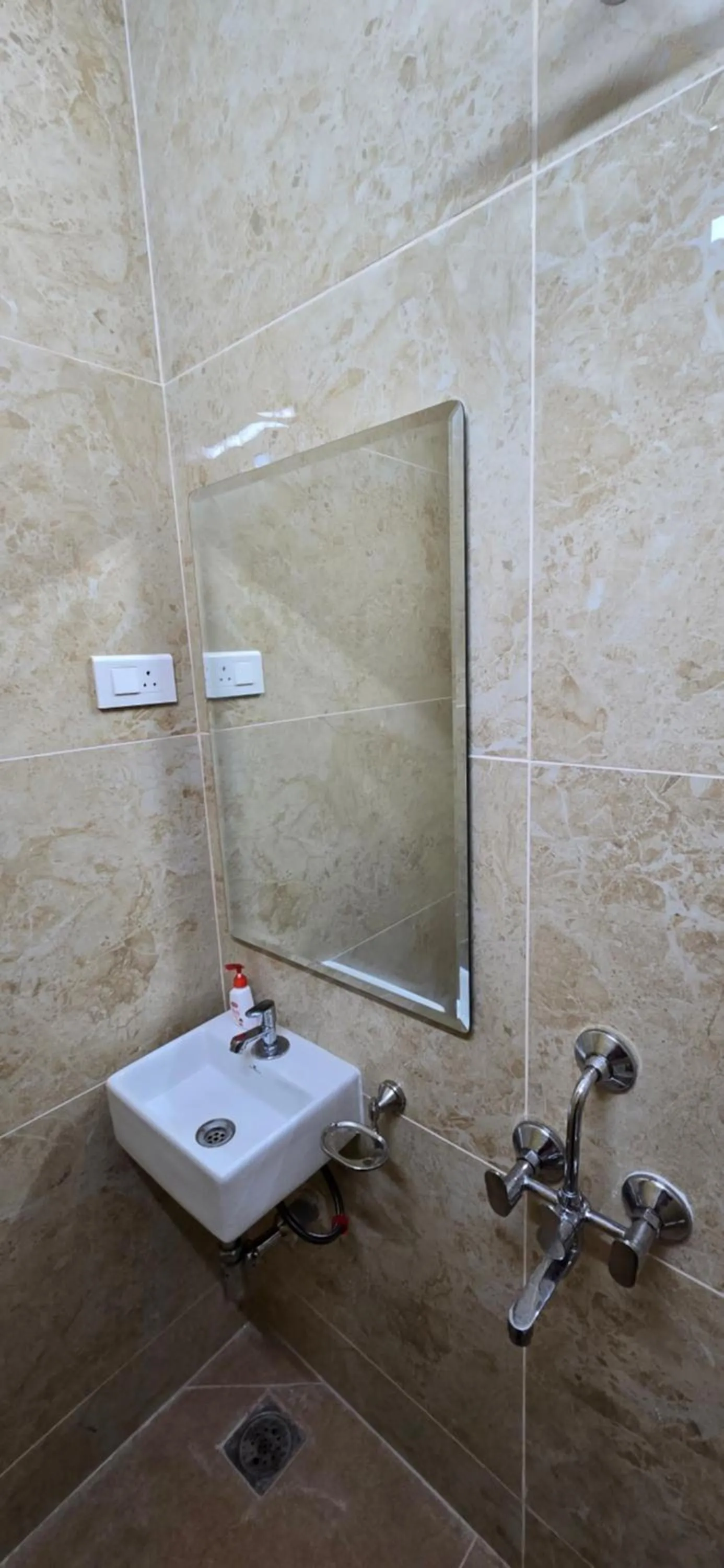 Hotel NJ RESIDENCY NEAR DLF IT PARK, RMZ SOFTWARE PARK, L&T ECC, CHENNAI TRADE CENTRE & MIOT