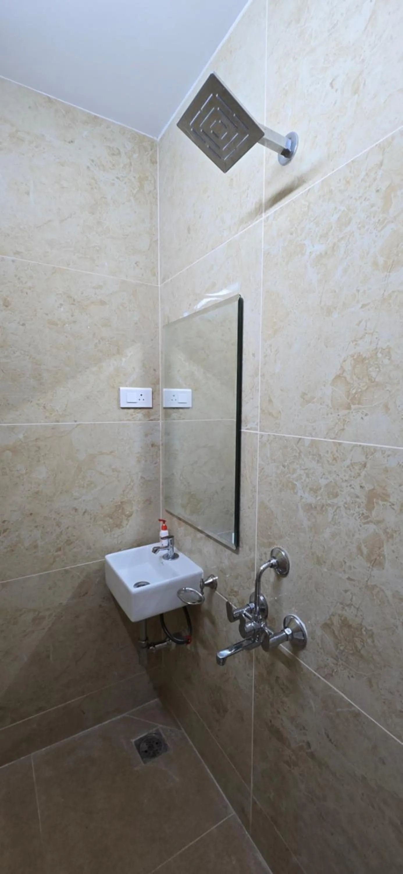 Hotel NJ RESIDENCY NEAR DLF IT PARK, RMZ SOFTWARE PARK, L&T ECC, CHENNAI TRADE CENTRE & MIOT