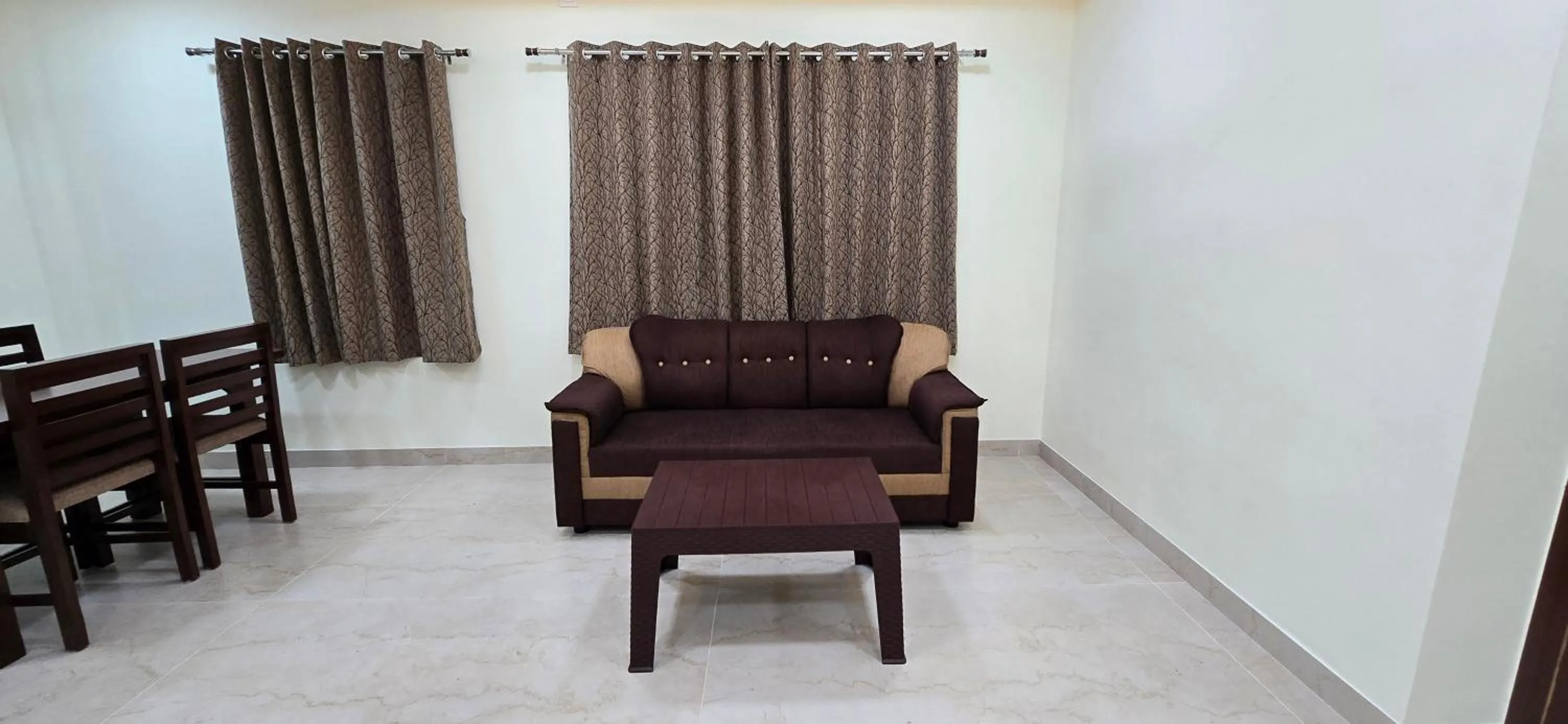 Living room in Hotel NJ RESIDENCY NEAR DLF IT PARK, RMZ SOFTWARE PARK, L&T ECC, CHENNAI TRADE CENTRE & MIOT