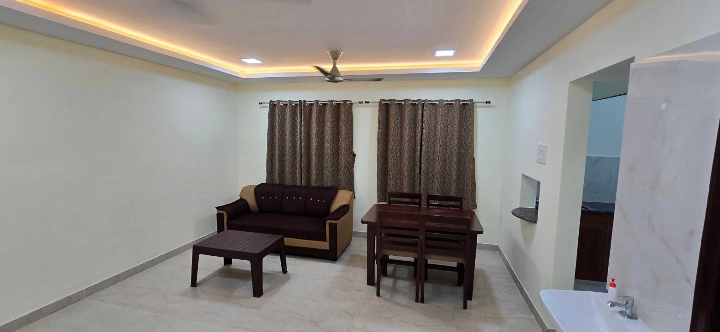 Hotel NJ RESIDENCY NEAR DLF IT PARK, RMZ SOFTWARE PARK, L&T ECC, CHENNAI TRADE CENTRE & MIOT