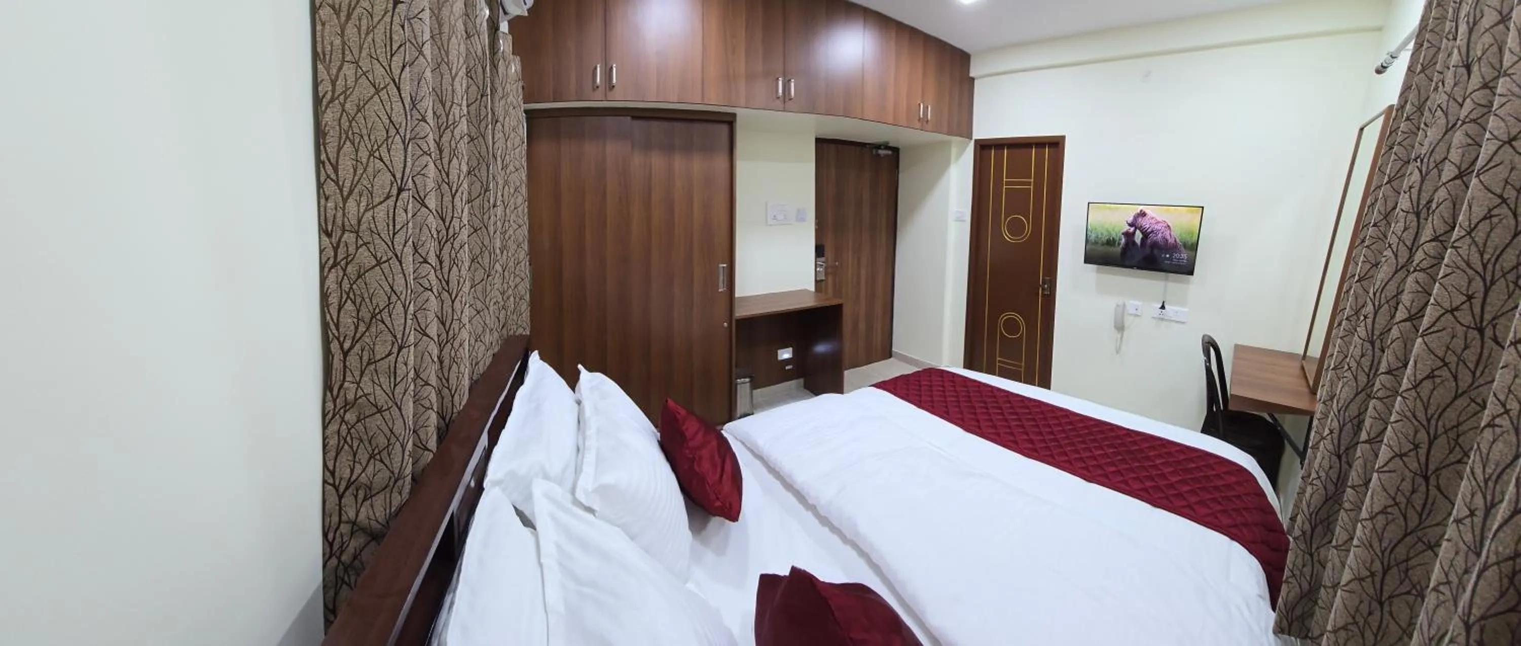 View (from property/room), Bed in Hotel NJ RESIDENCY NEAR DLF IT PARK, RMZ SOFTWARE PARK, L&T ECC, CHENNAI TRADE CENTRE & MIOT
