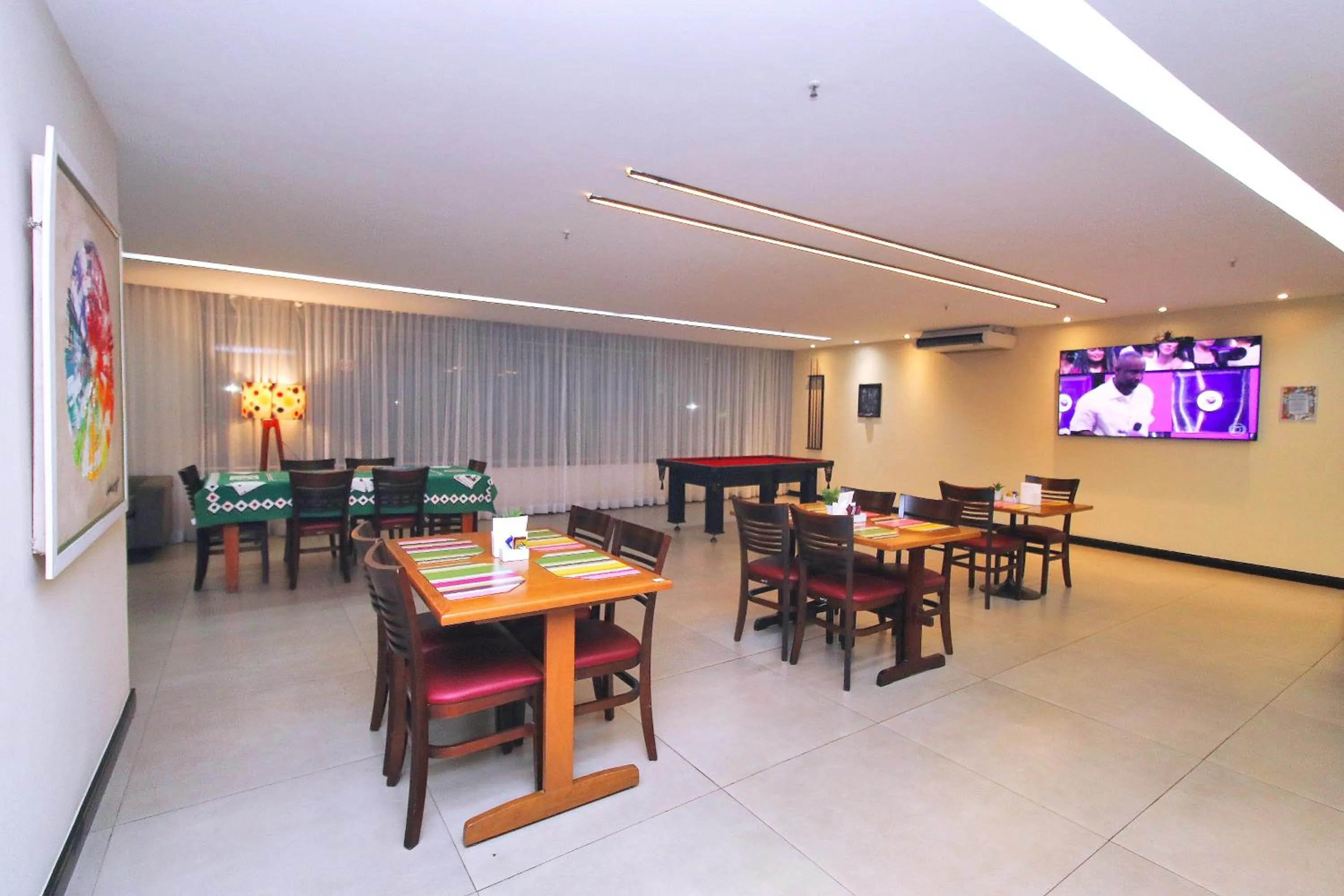 Restaurant/places to eat in Rio Spot Copacabana Suites U053