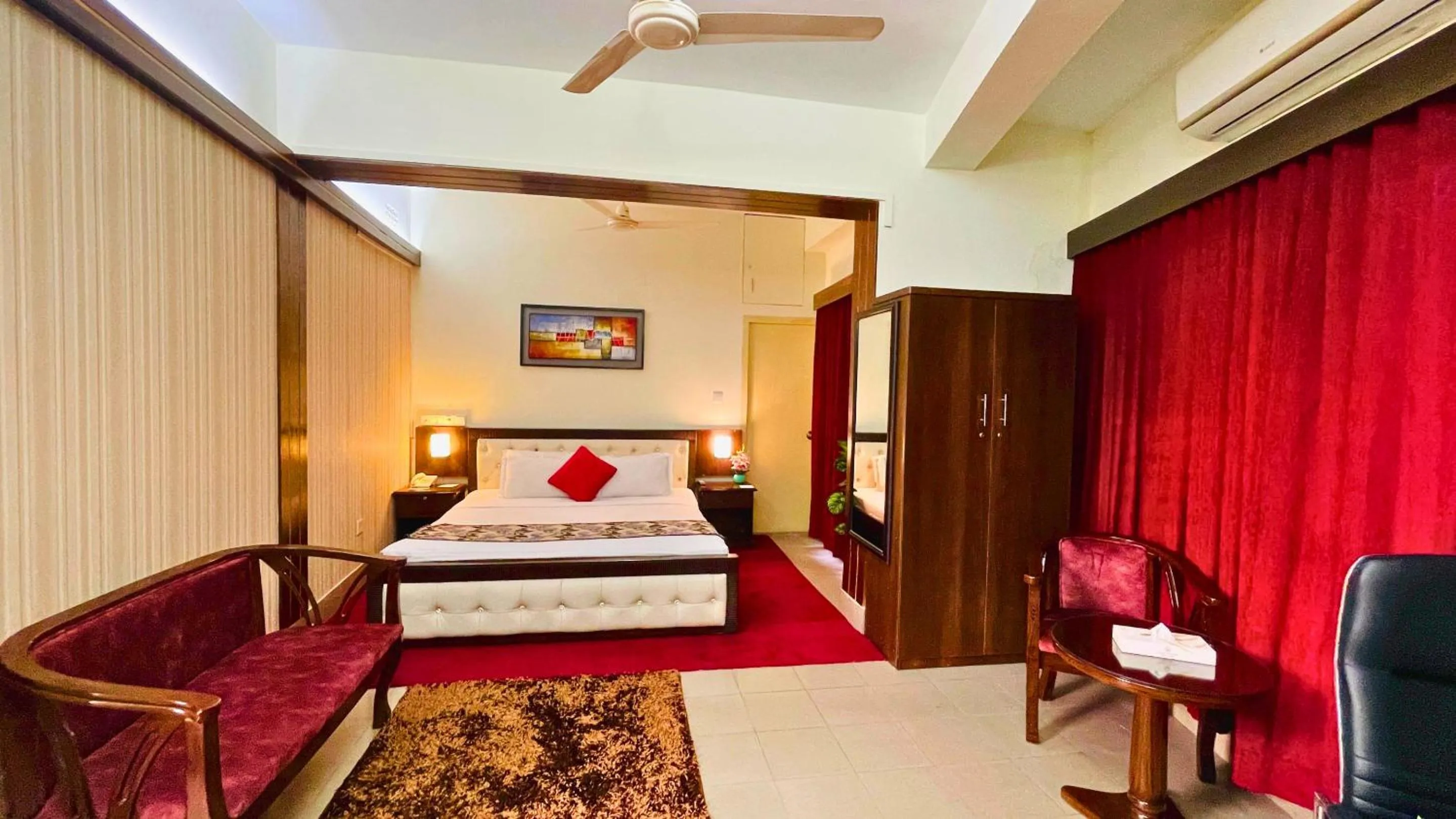 Photo of the whole room in Circle Inn