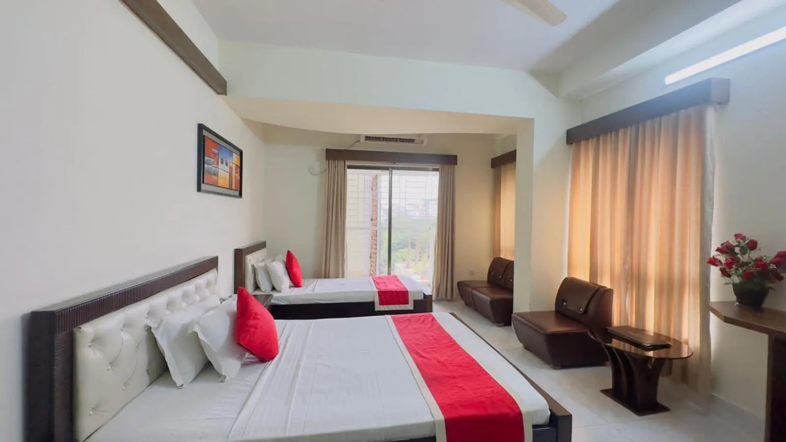 Photo of the whole room in Circle Inn