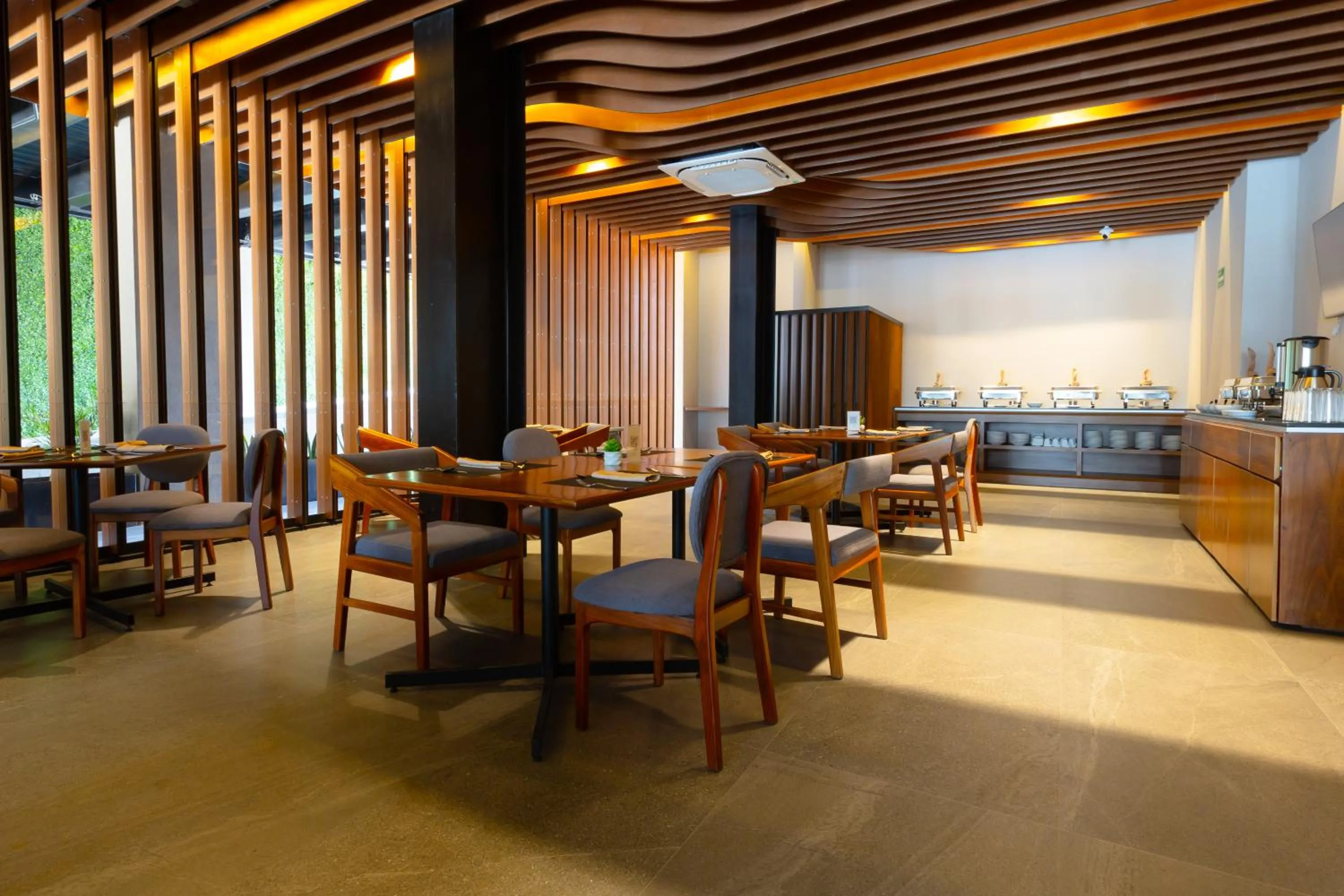 Restaurant/places to eat in Hotel Noite Business Class