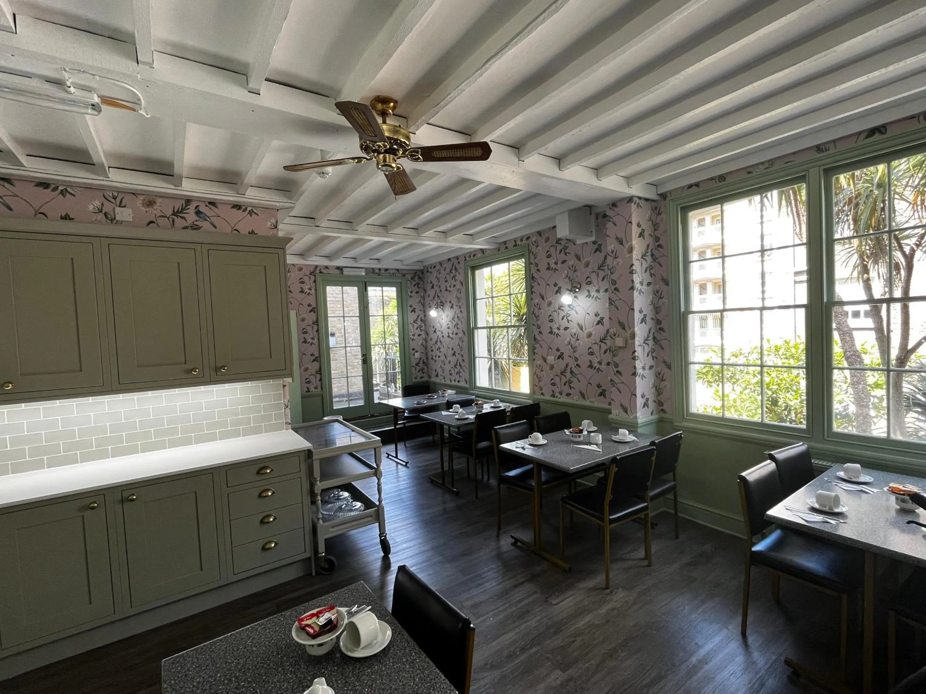 Restaurant/places to eat in Swinton Hotel