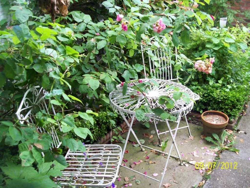 Property building in Beverley Budget Inn