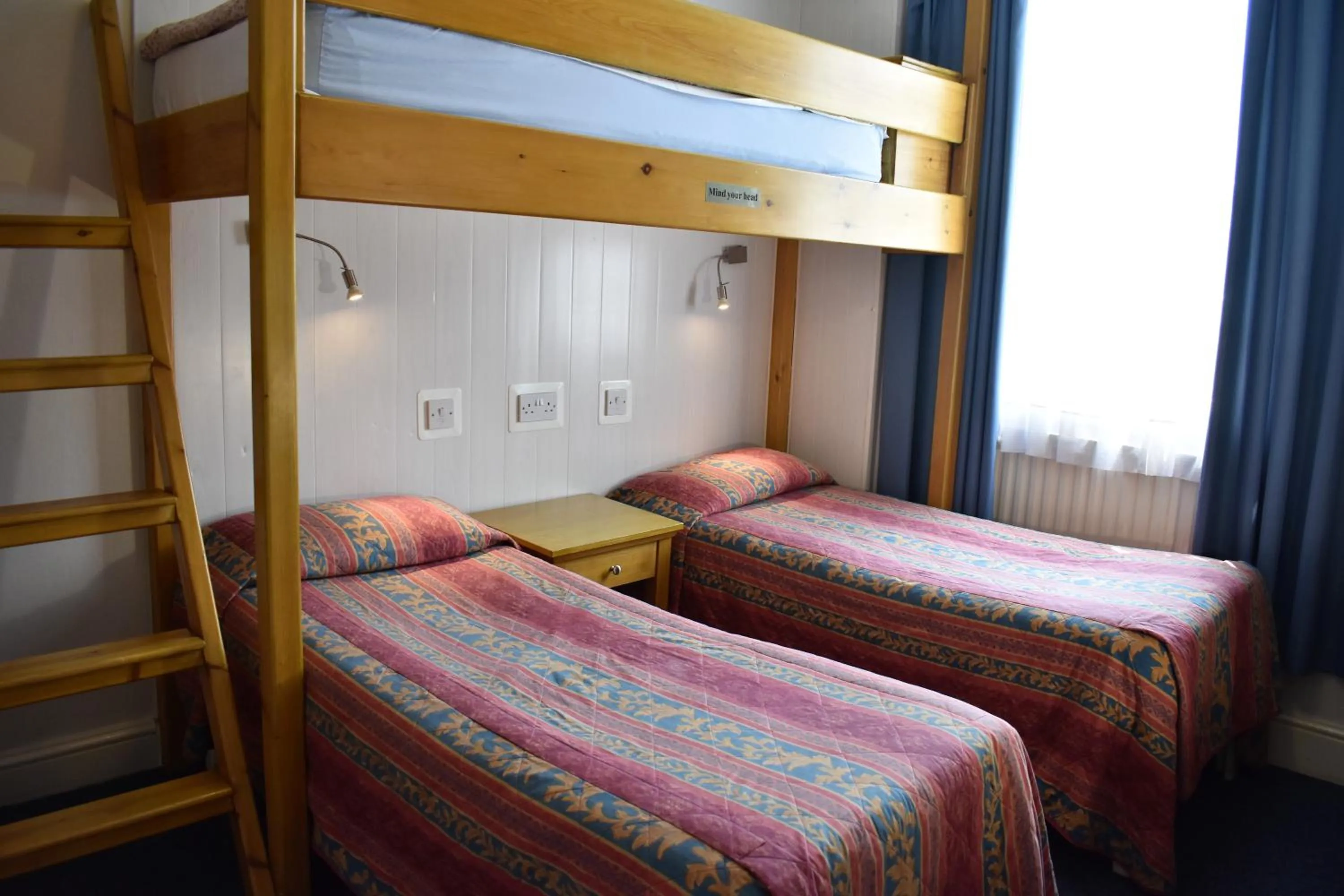 Bedroom, Bed in Macdonald Hotel