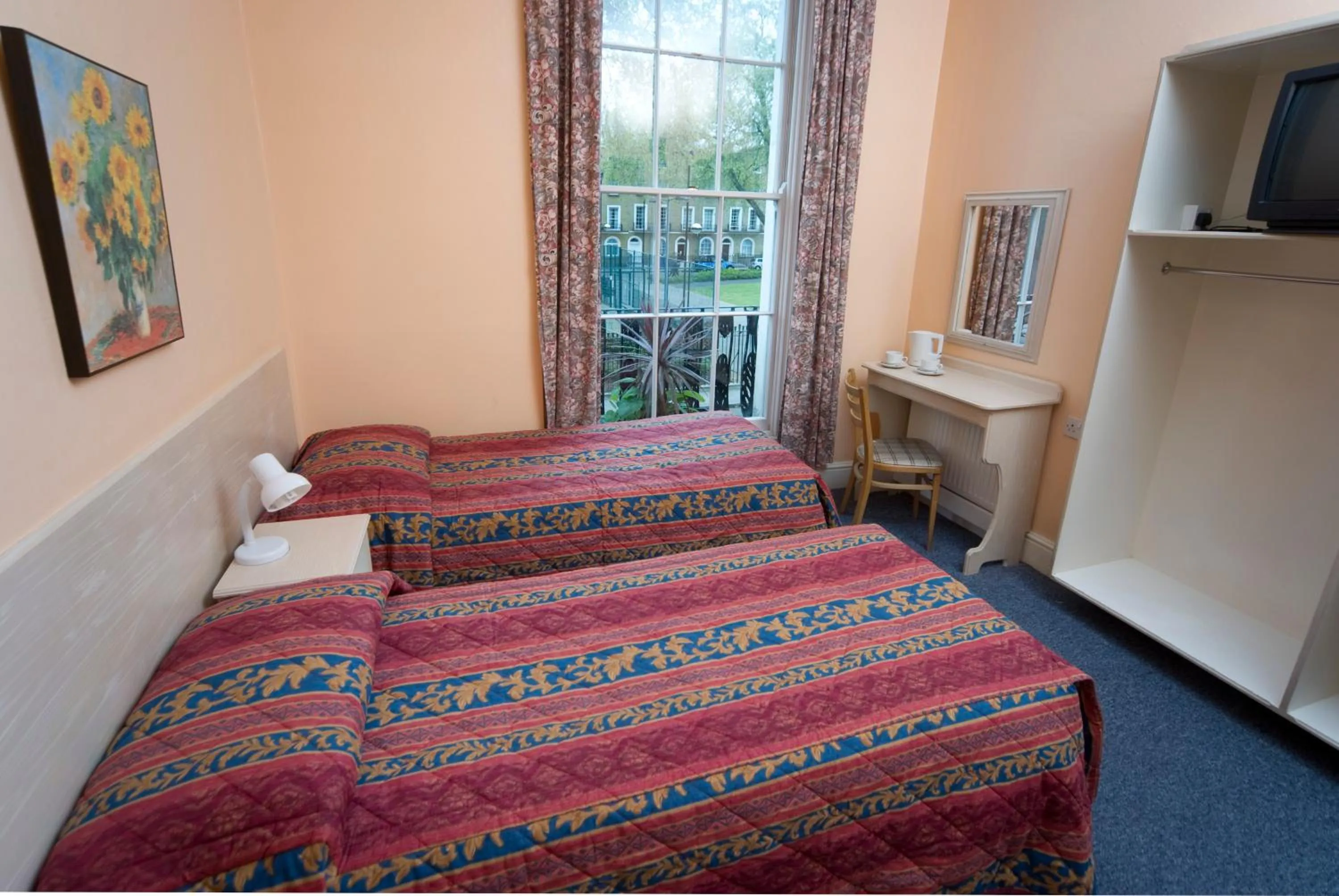 Photo of the whole room, Bed in Macdonald Hotel