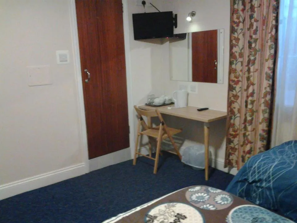 Bedroom in Macdonald Hotel