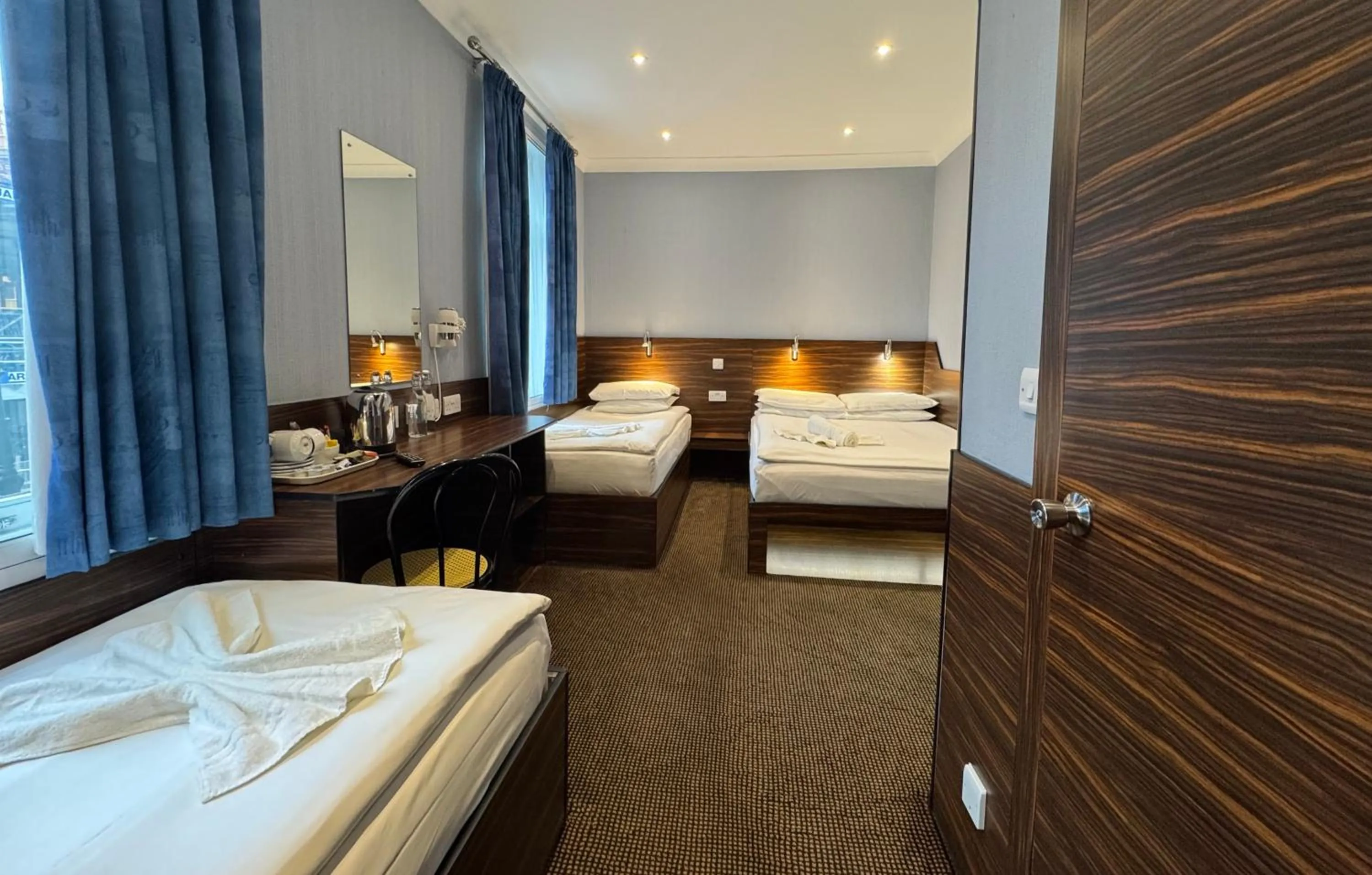 Photo of the whole room, Bed in Crestfield Hotel