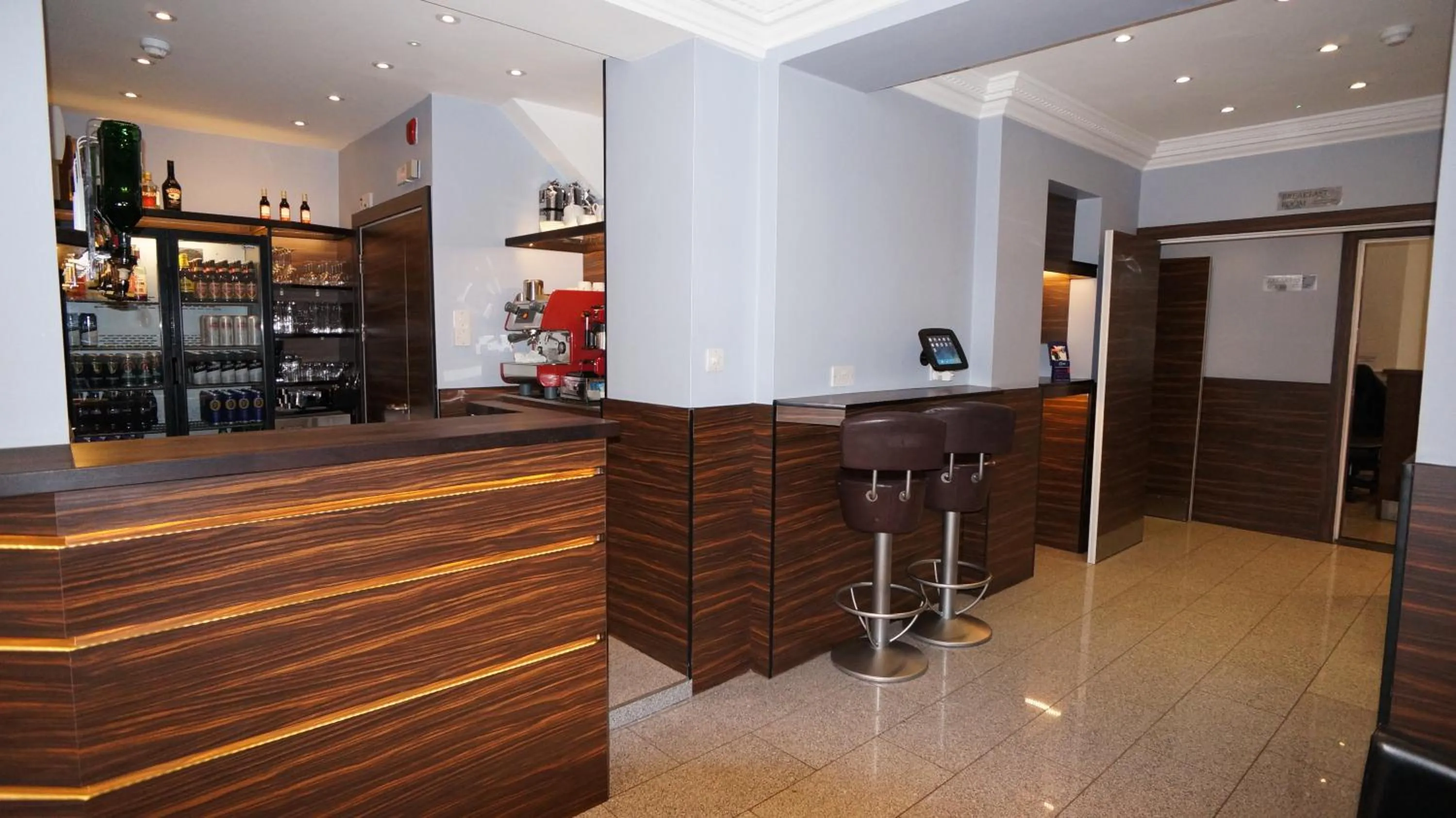 Lounge or bar in Crestfield Hotel