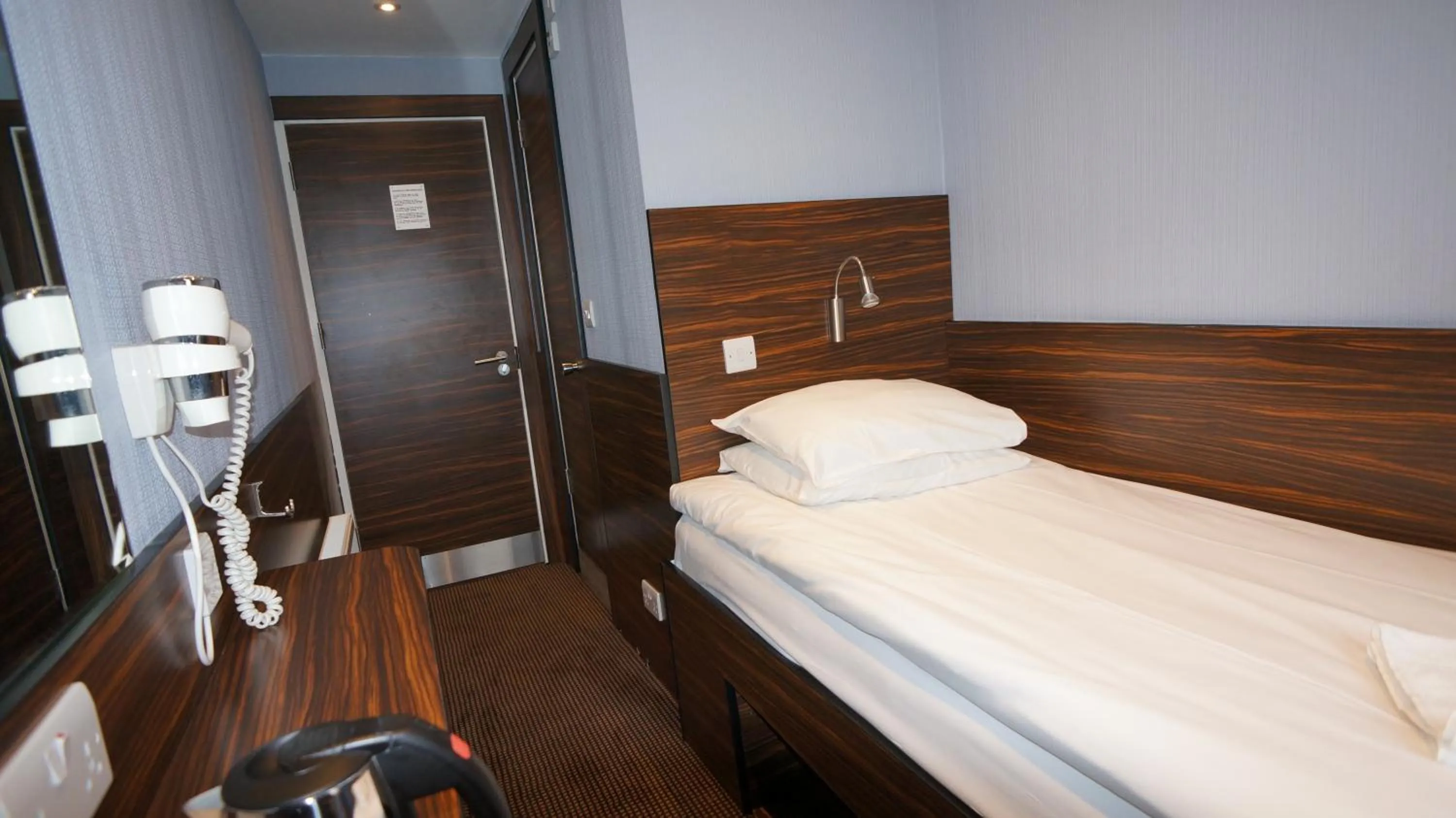 Bed in Crestfield Hotel