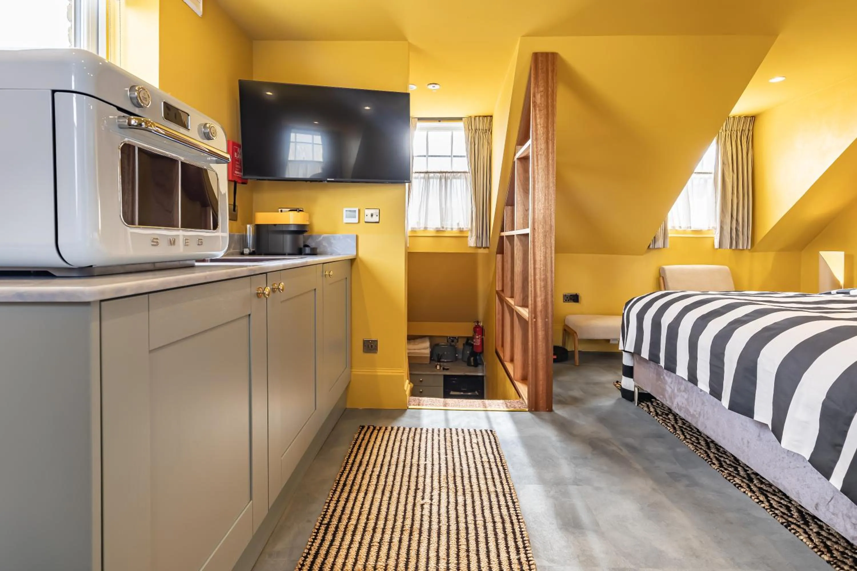 Living room, Bed in The Rokxy Townhouses & Residences - Kings Cross