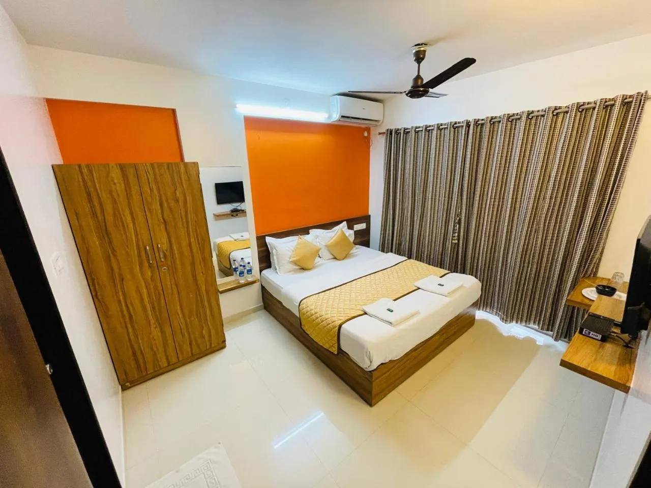 Bedroom, Bed in Habitat Inn