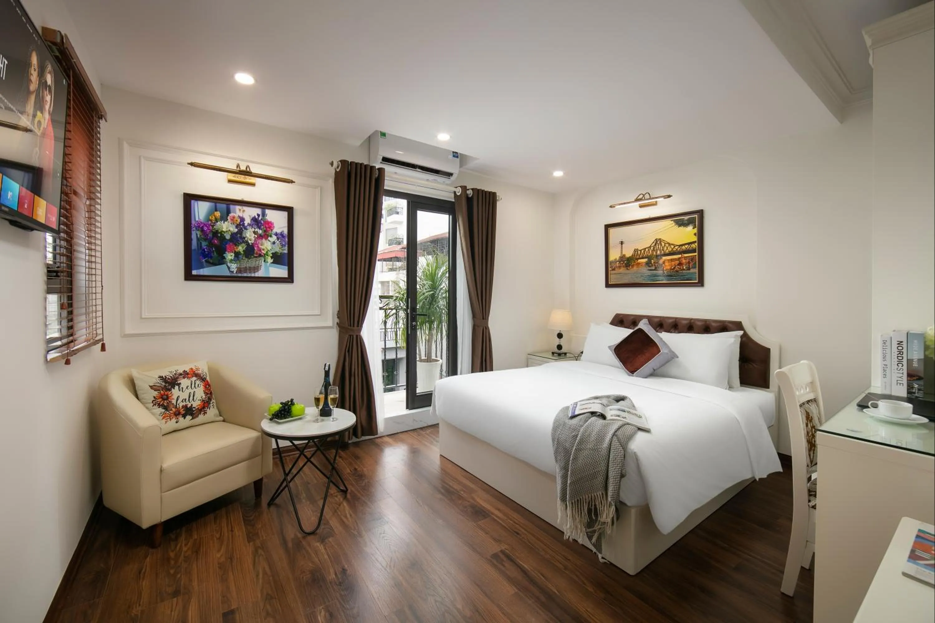 Bed in TrangTrang Luxury Hotel