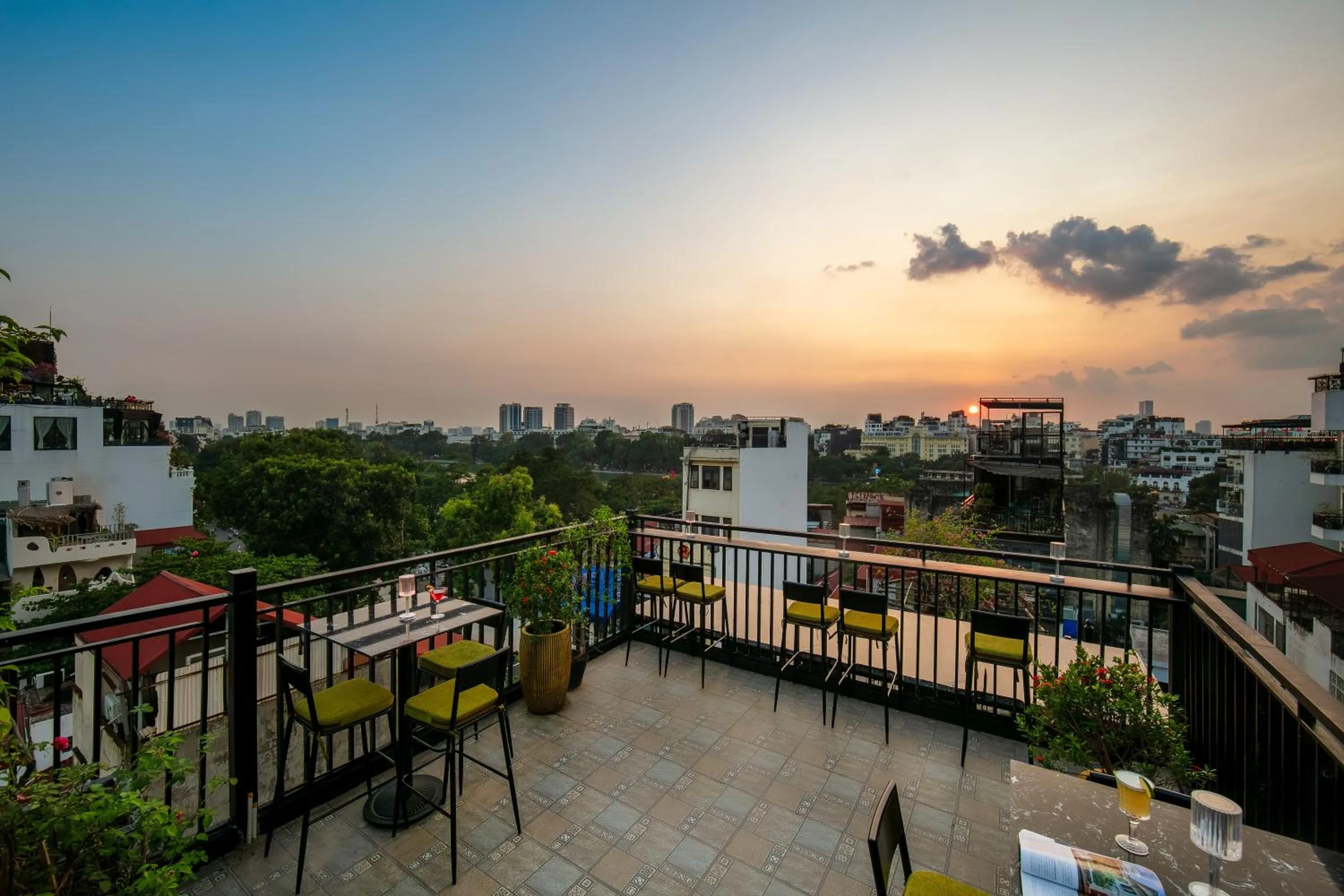 Lounge or bar in TrangTrang Luxury Hotel