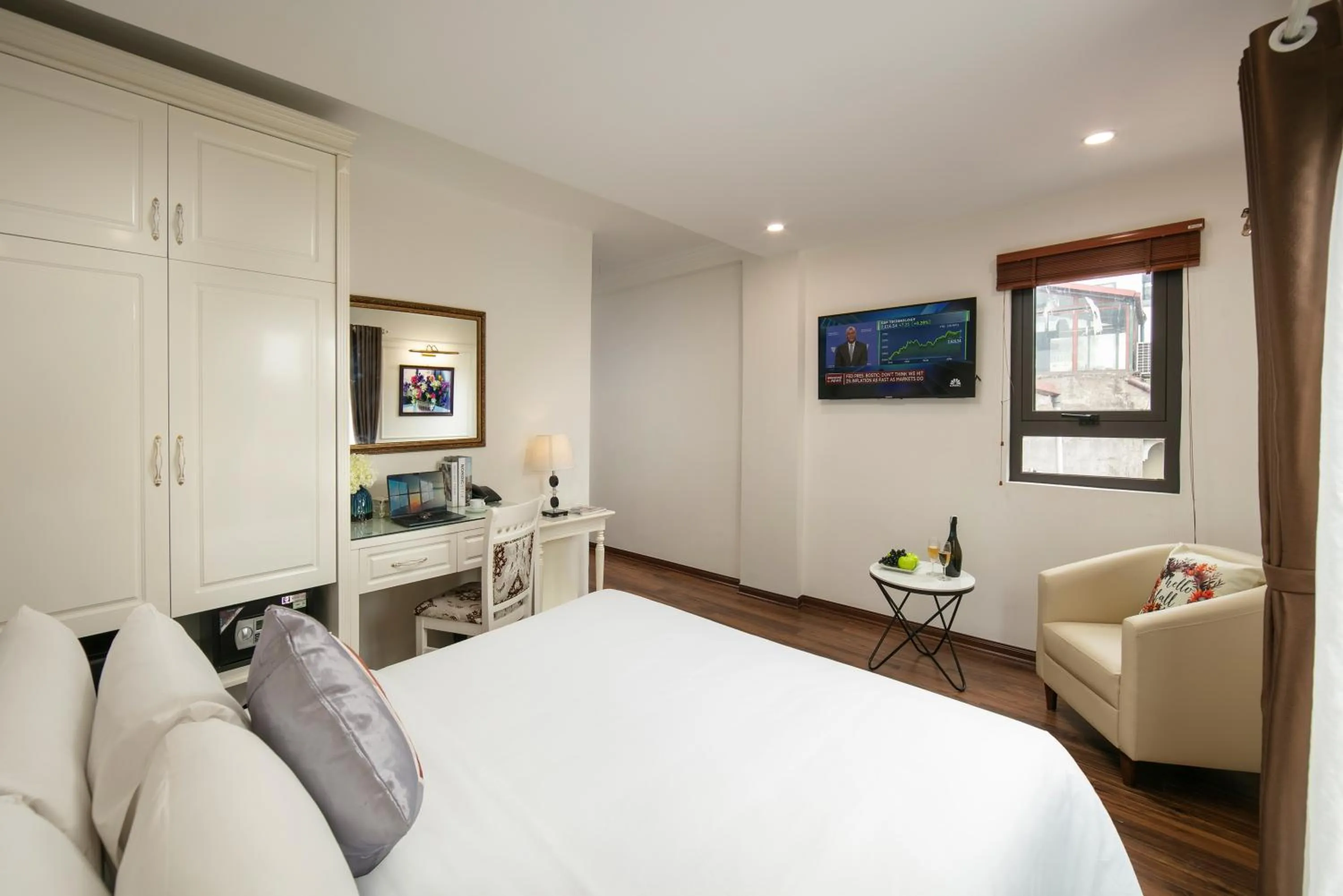 Bed in TrangTrang Luxury Hotel