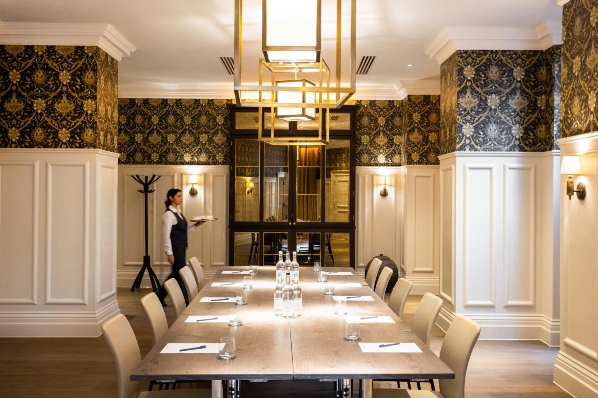 Meeting/conference room in Kimpton Fitzroy London by IHG