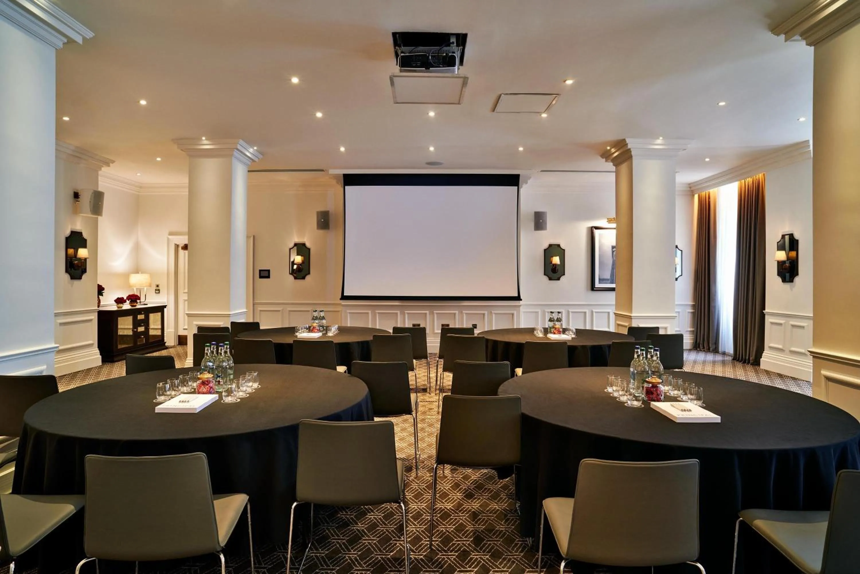 Meeting/conference room in Kimpton Fitzroy London by IHG