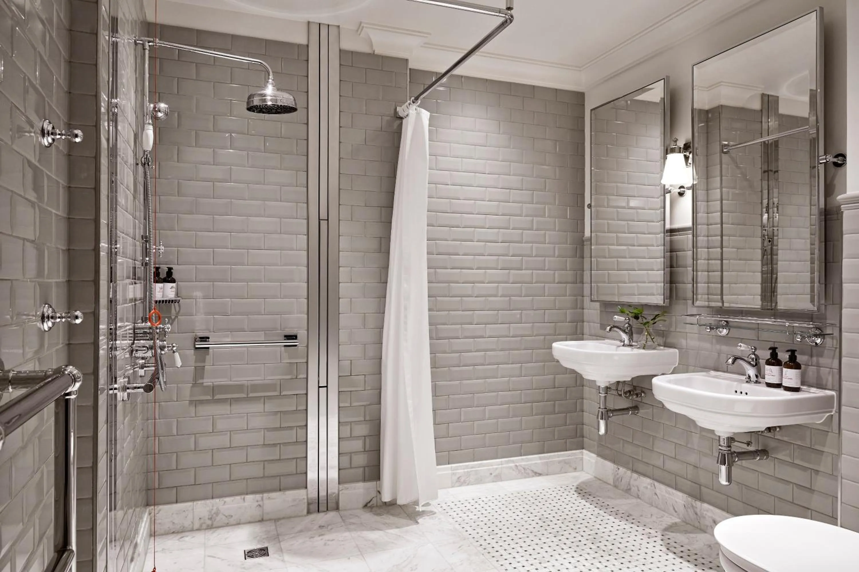 Photo of the whole room in Kimpton Fitzroy London by IHG