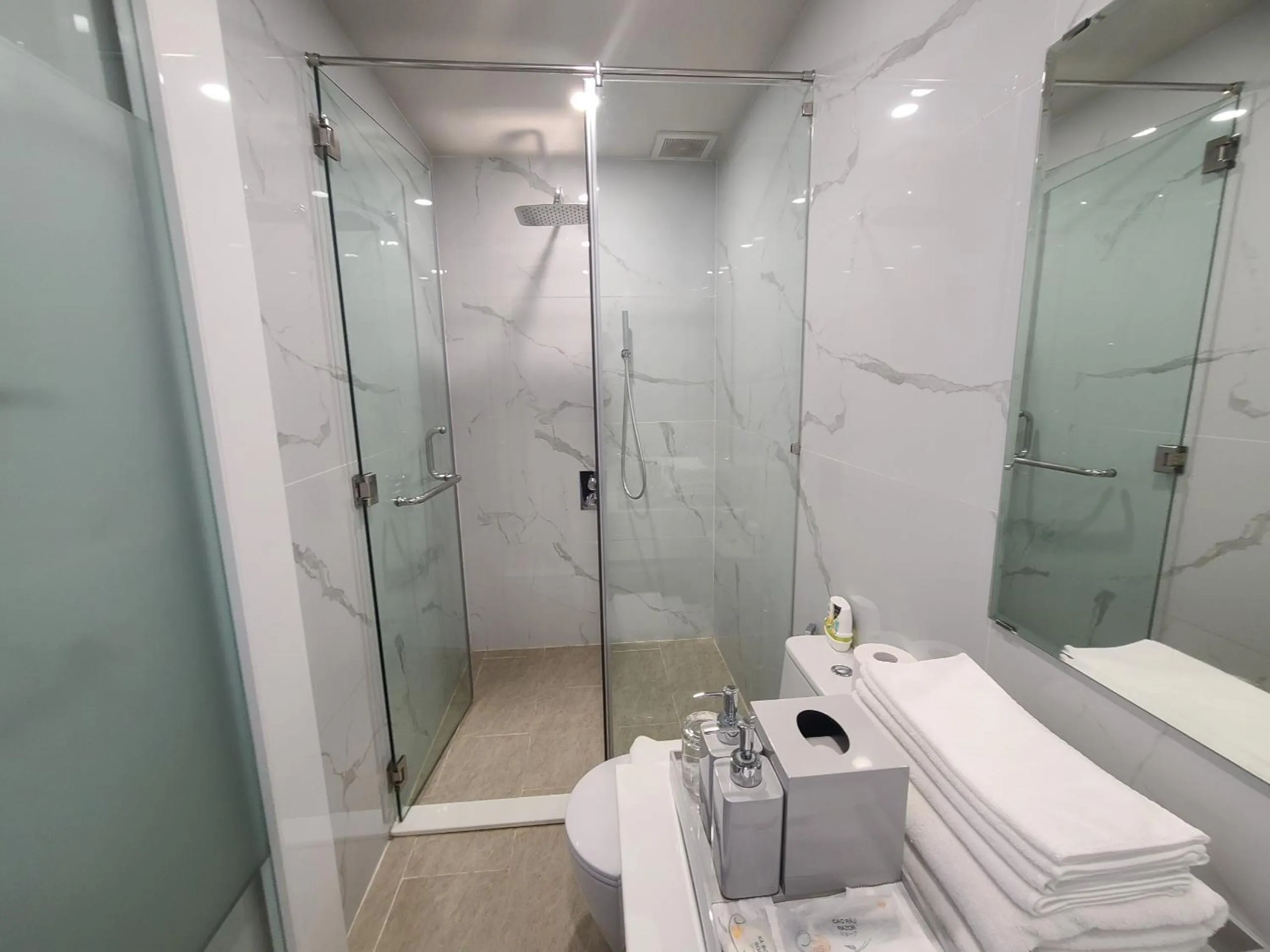 Shower in The Moon Hotel 3