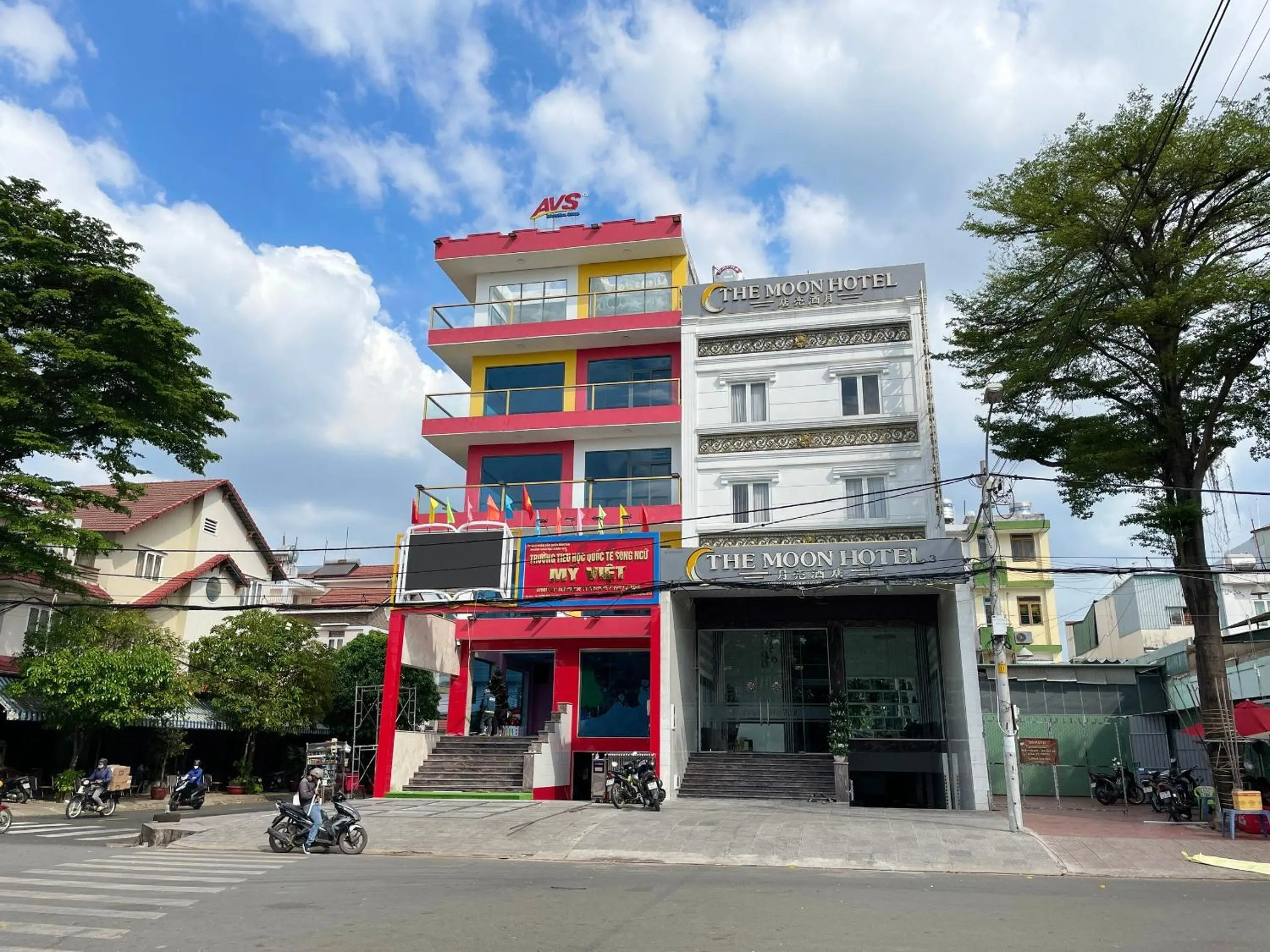 Property building in The Moon Hotel 3