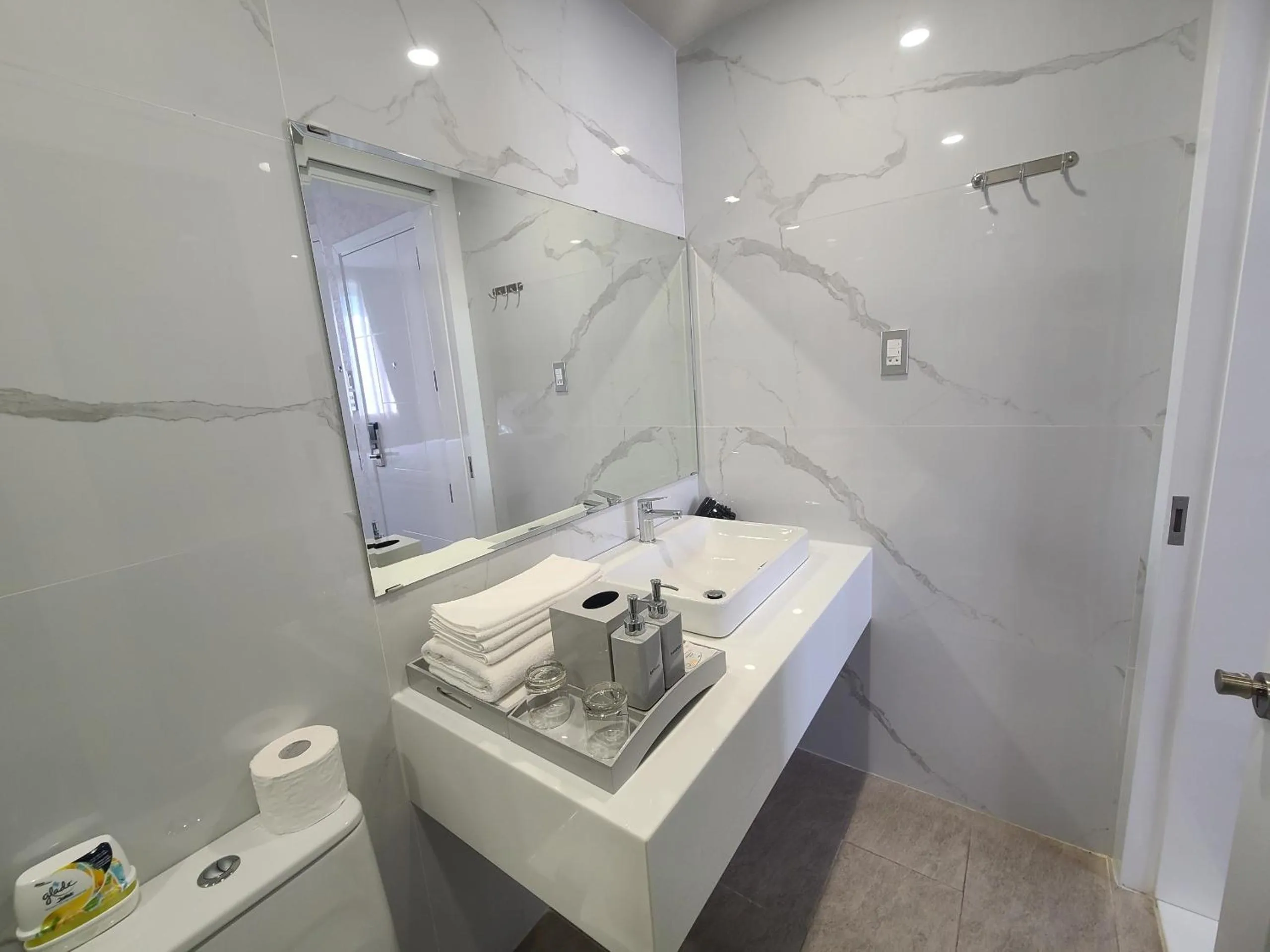 Shower in The Moon Hotel 3