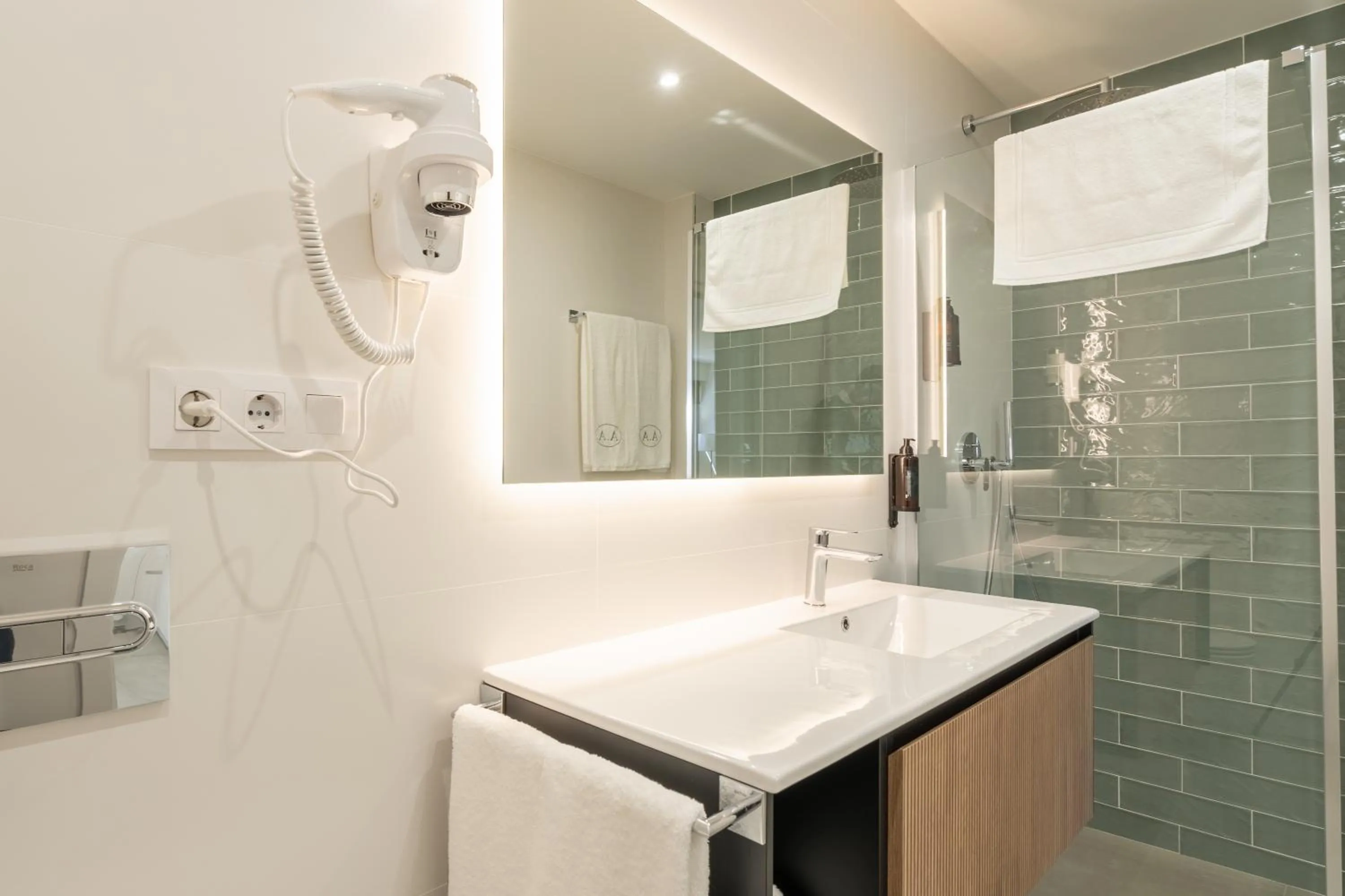 Bathroom in Cíes Luxury Suitel Areosa 22